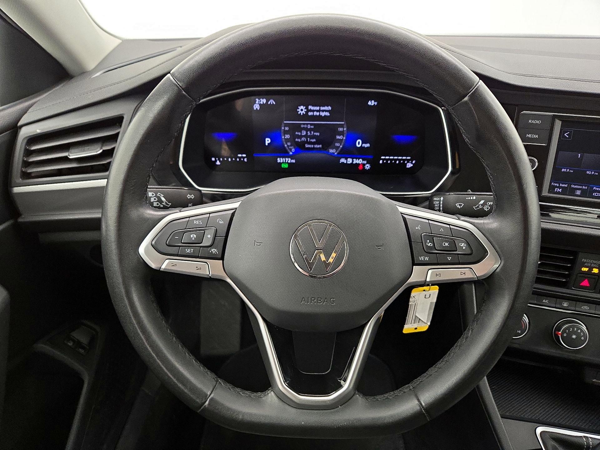 Thumbnail: 2024 Volkswagen Jetta - 10