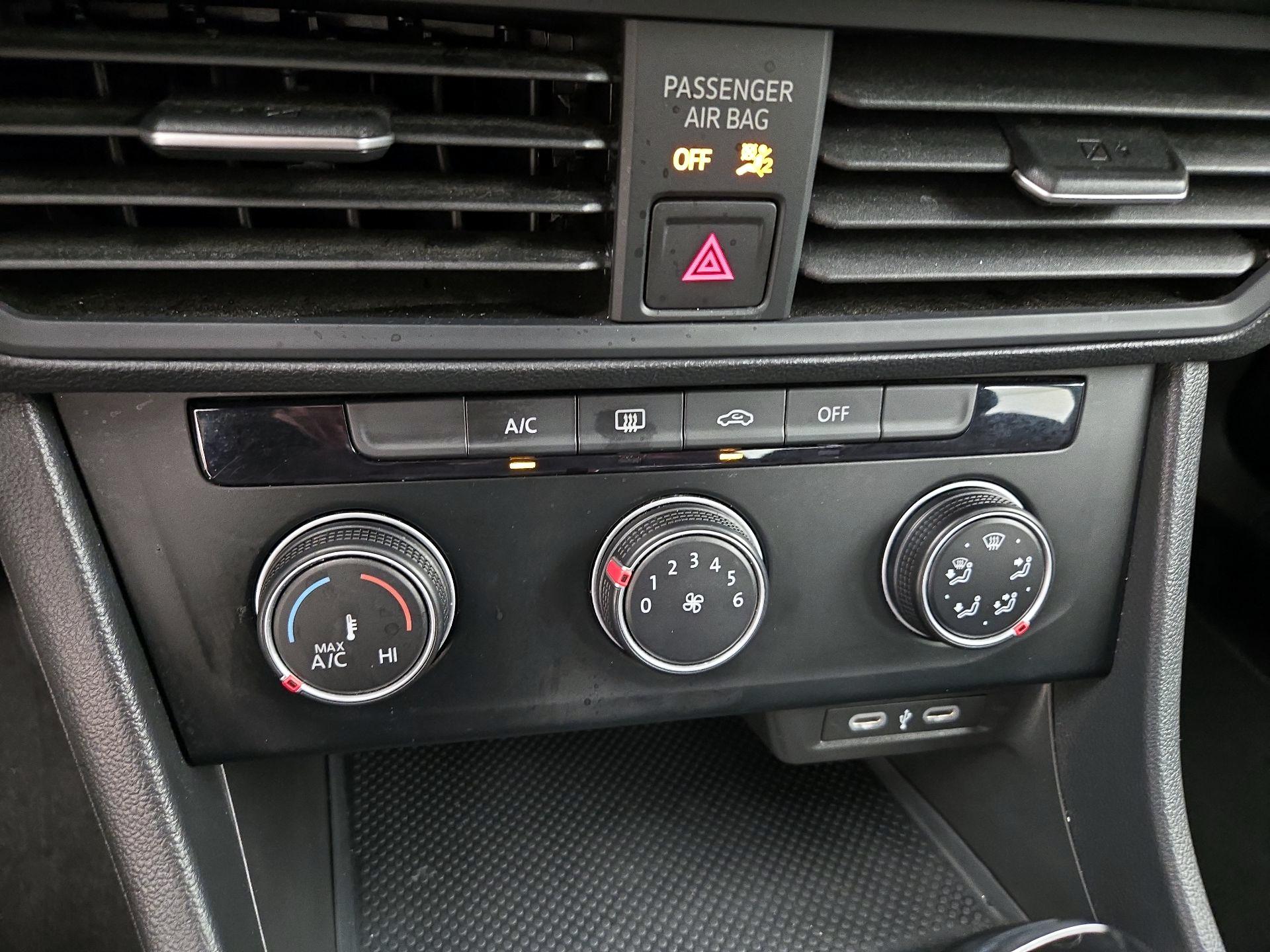 Thumbnail: 2024 Volkswagen Jetta - 16