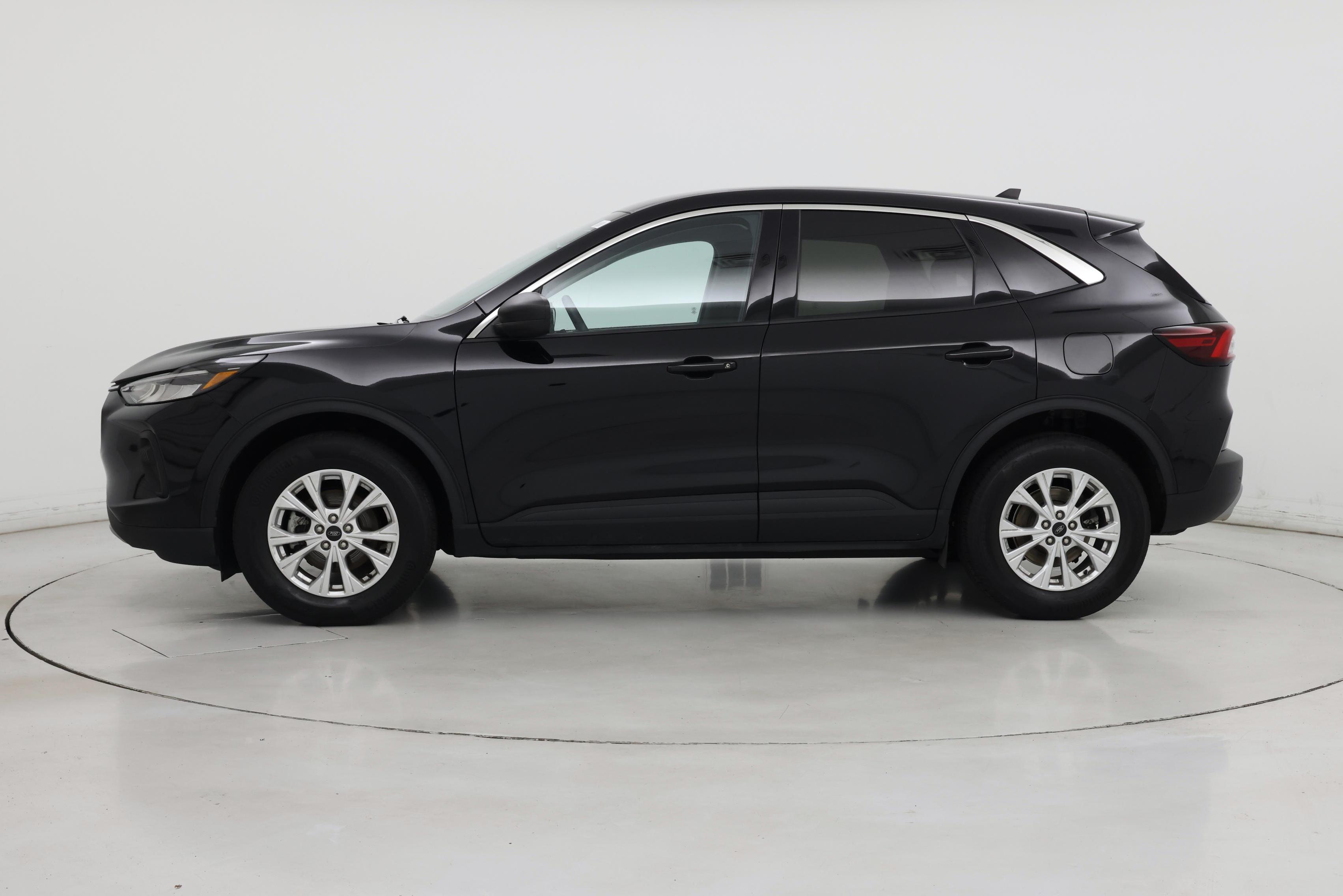 Thumbnail: 2023 Ford Escape - 3