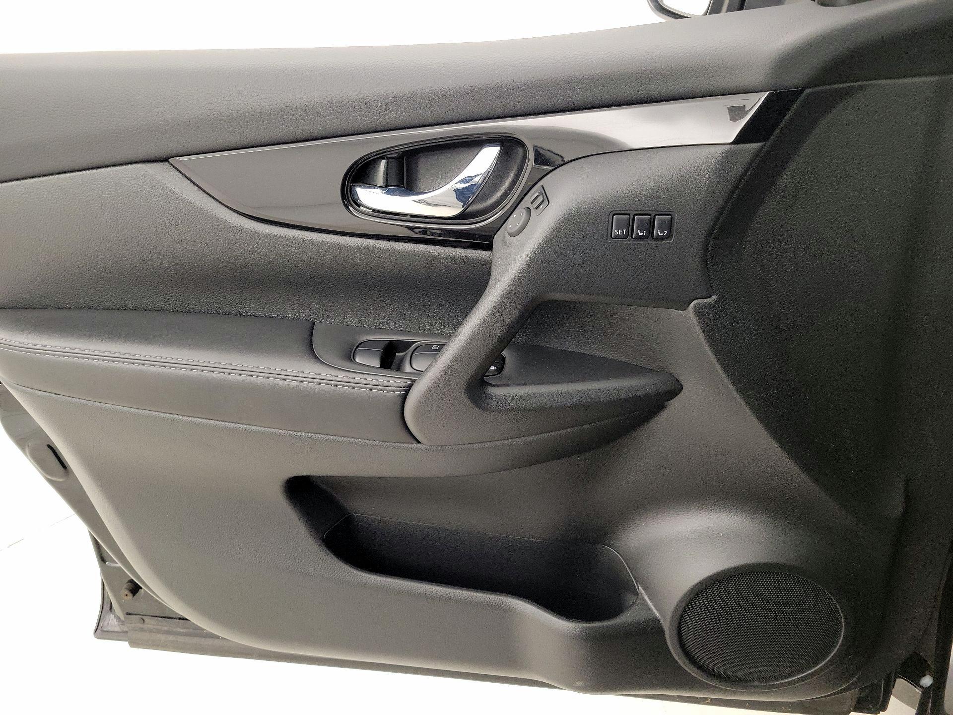 Thumbnail: 2022 Nissan Rogue Sport - 12