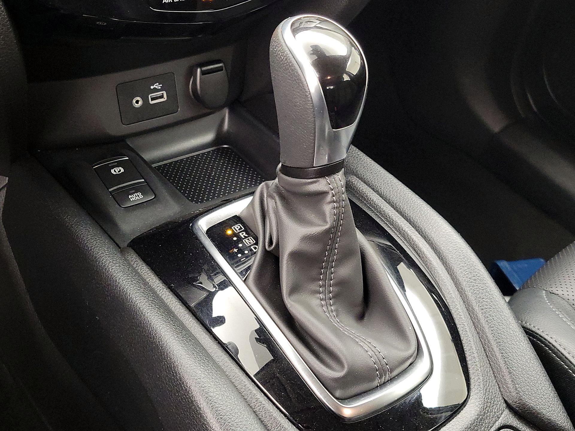 Thumbnail: 2022 Nissan Rogue Sport - 18