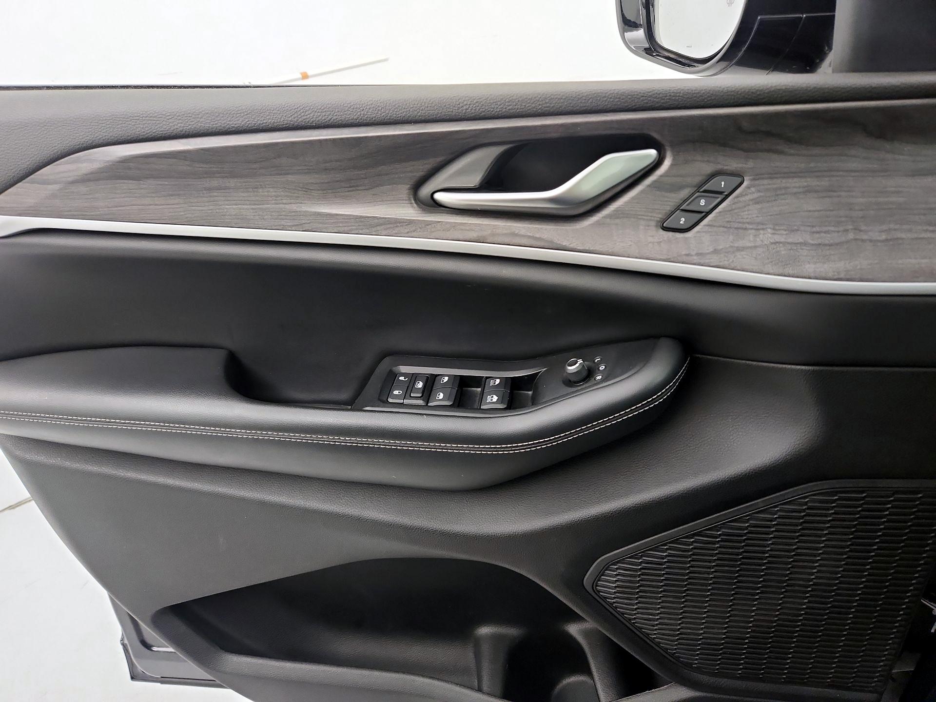 Thumbnail: 2023 Jeep Grand Cherokee - 12