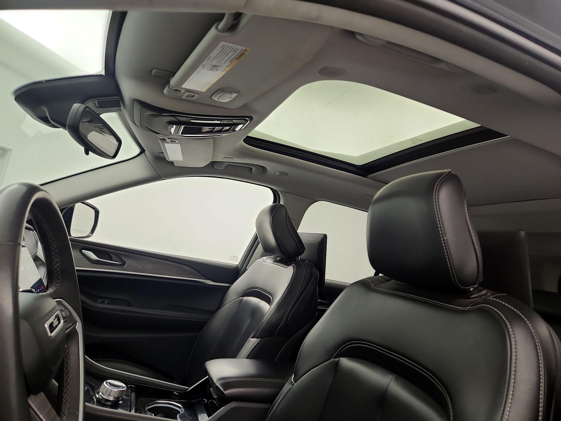 Thumbnail: 2023 Jeep Grand Cherokee - 20