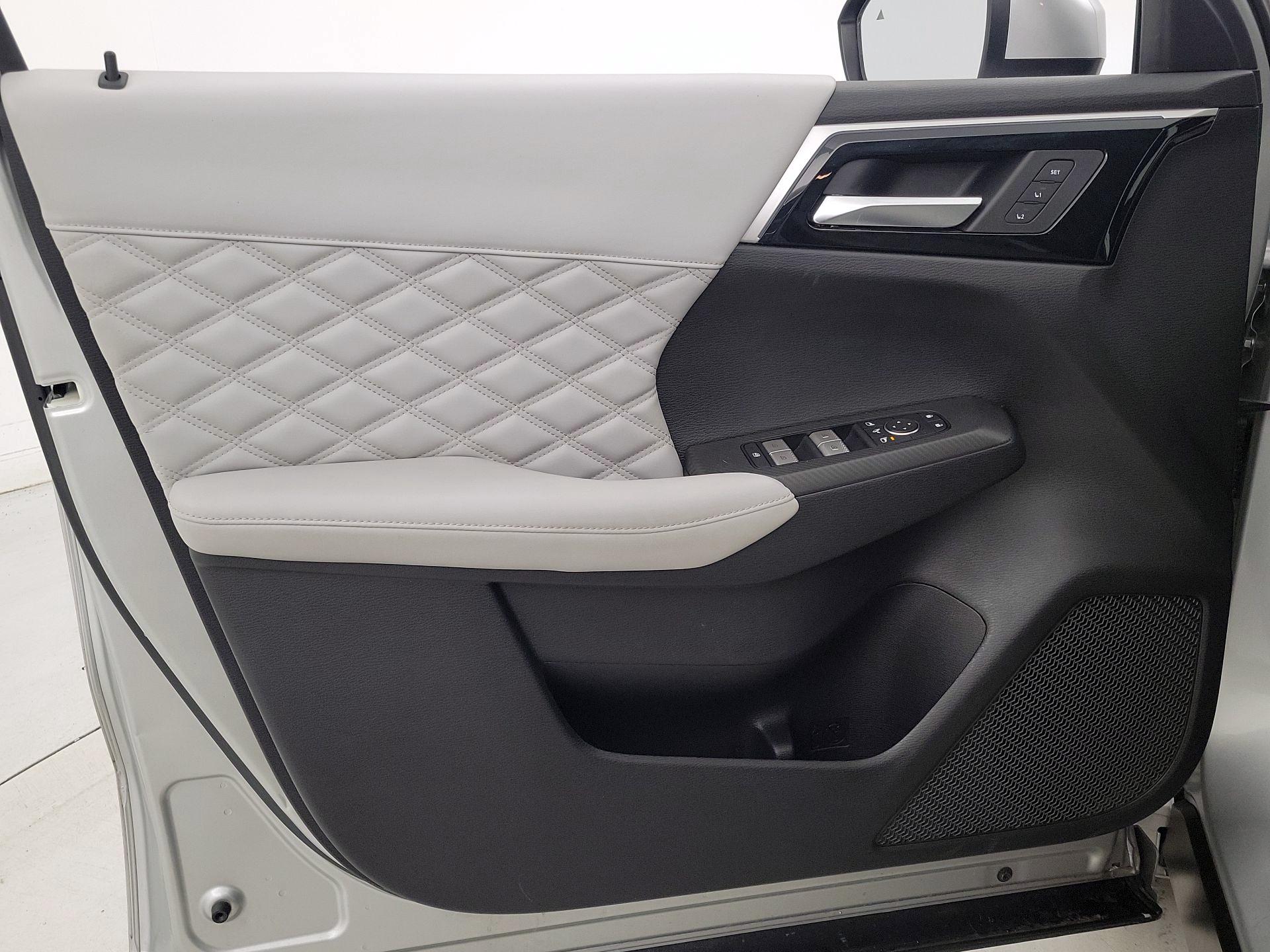 Thumbnail: 2022 Mitsubishi Outlander - 12