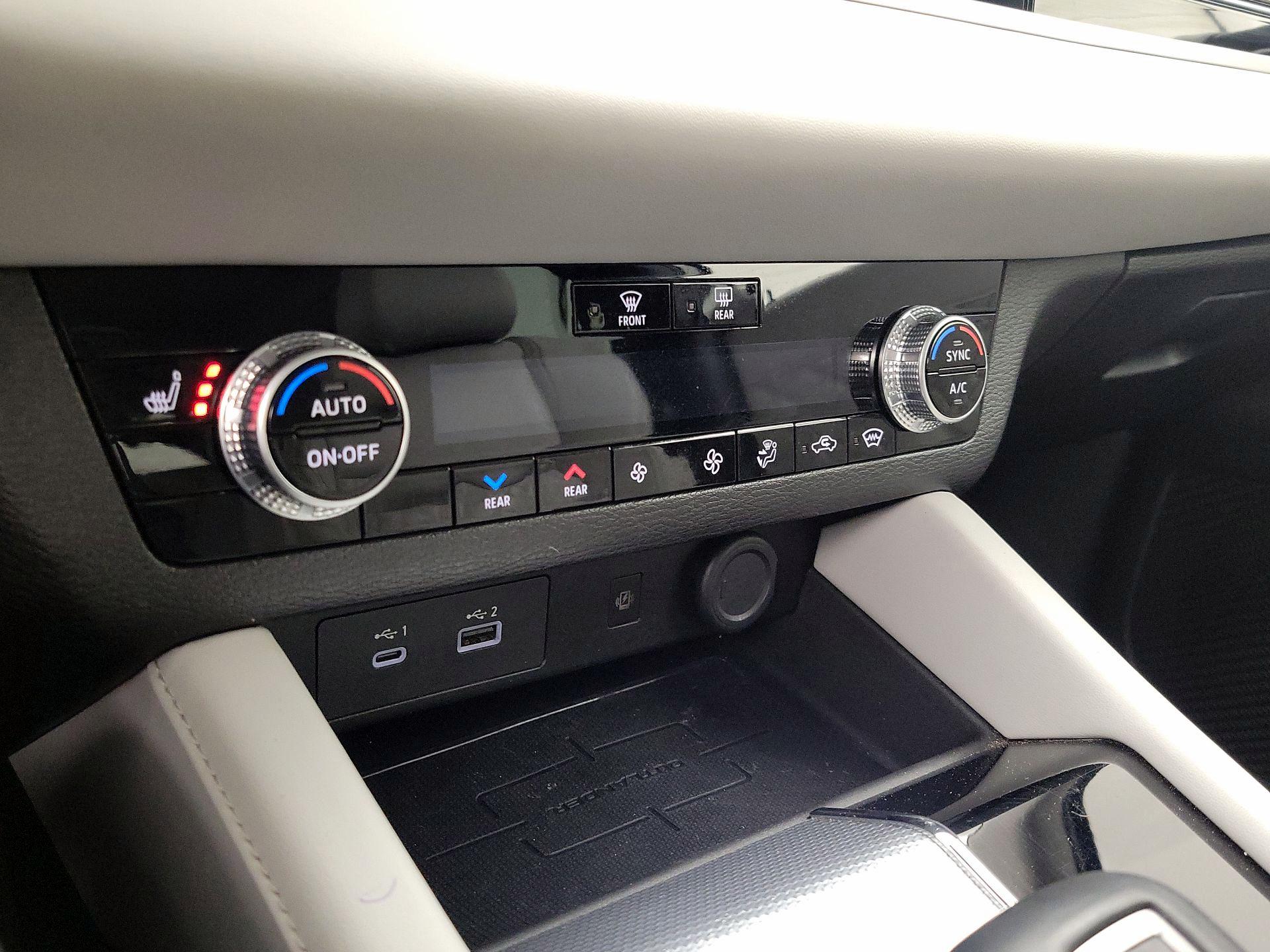 Thumbnail: 2022 Mitsubishi Outlander - 17