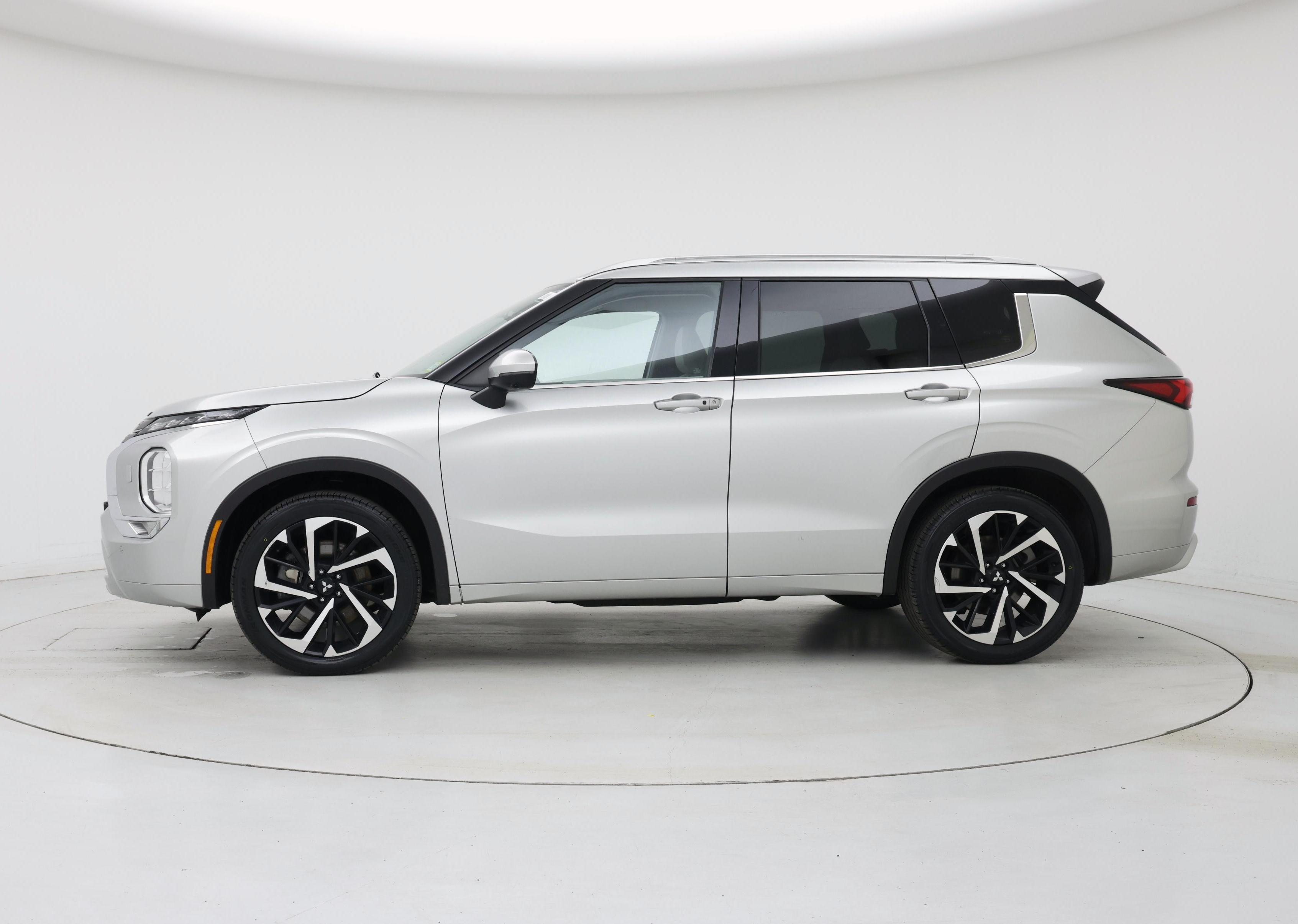 Thumbnail: 2022 Mitsubishi Outlander - 3