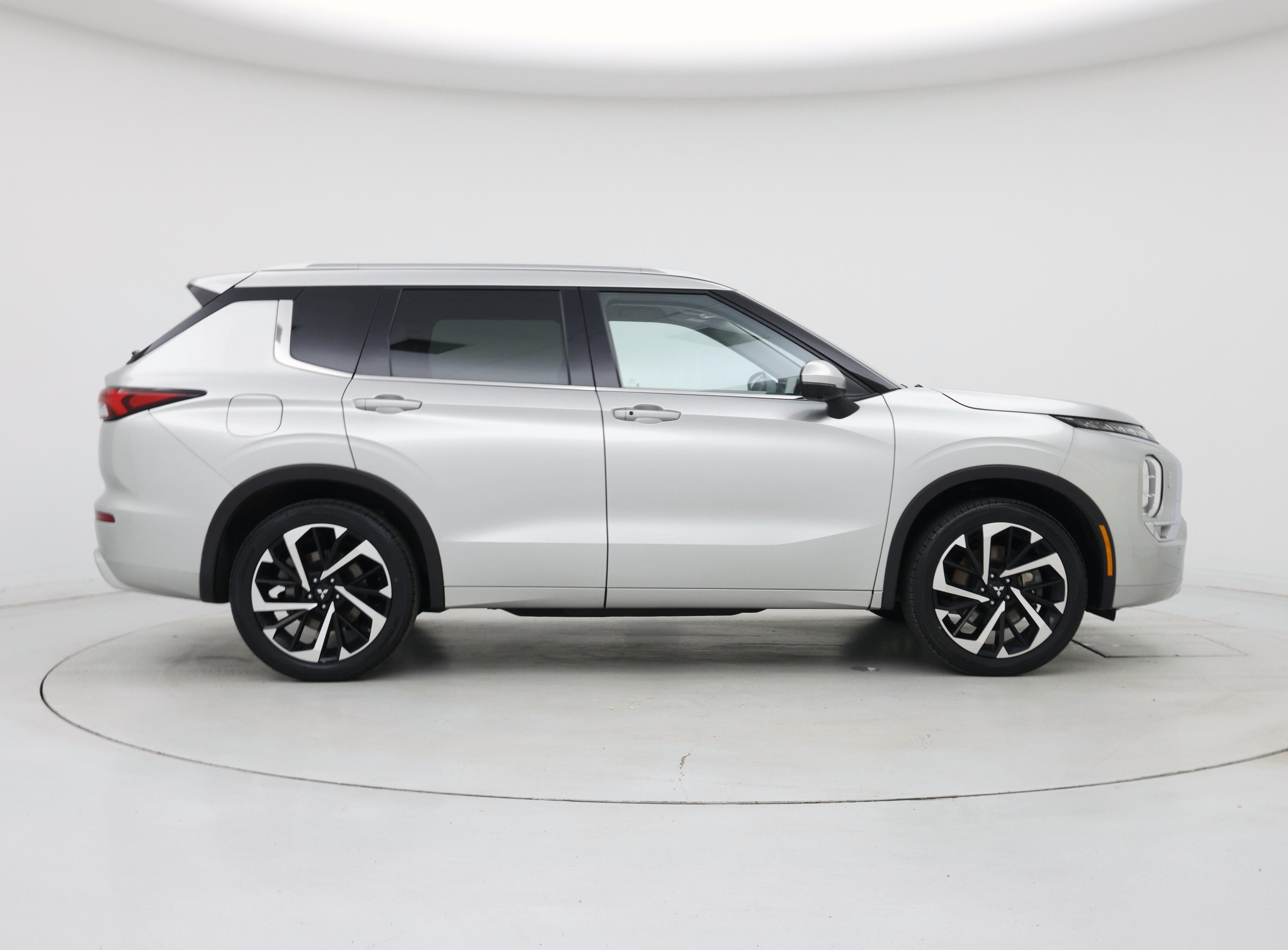 Thumbnail: 2022 Mitsubishi Outlander - 7