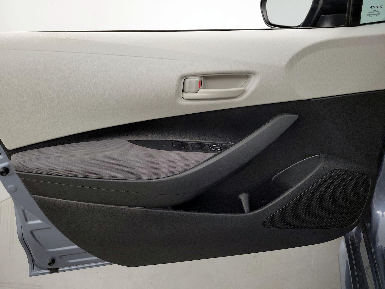 2024 Toyota Corolla LE - Photo 13