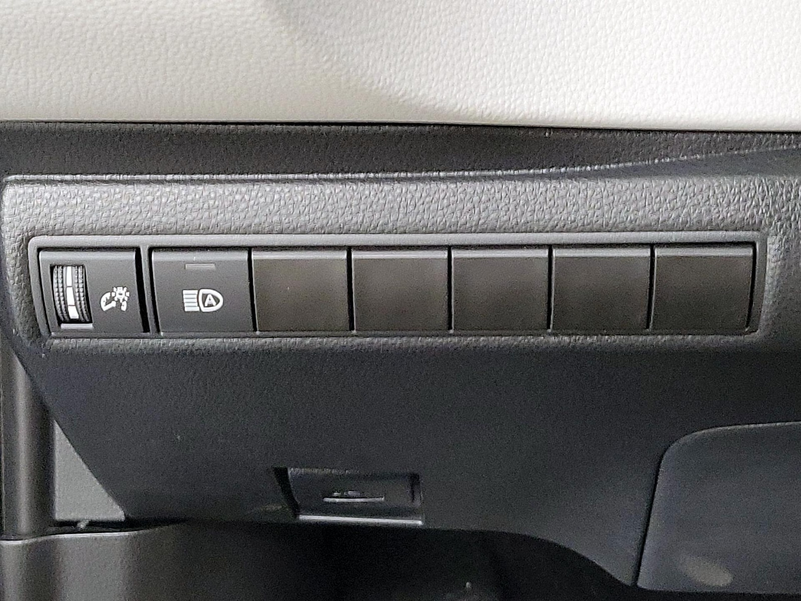 2024 Toyota Corolla LE - Photo 14