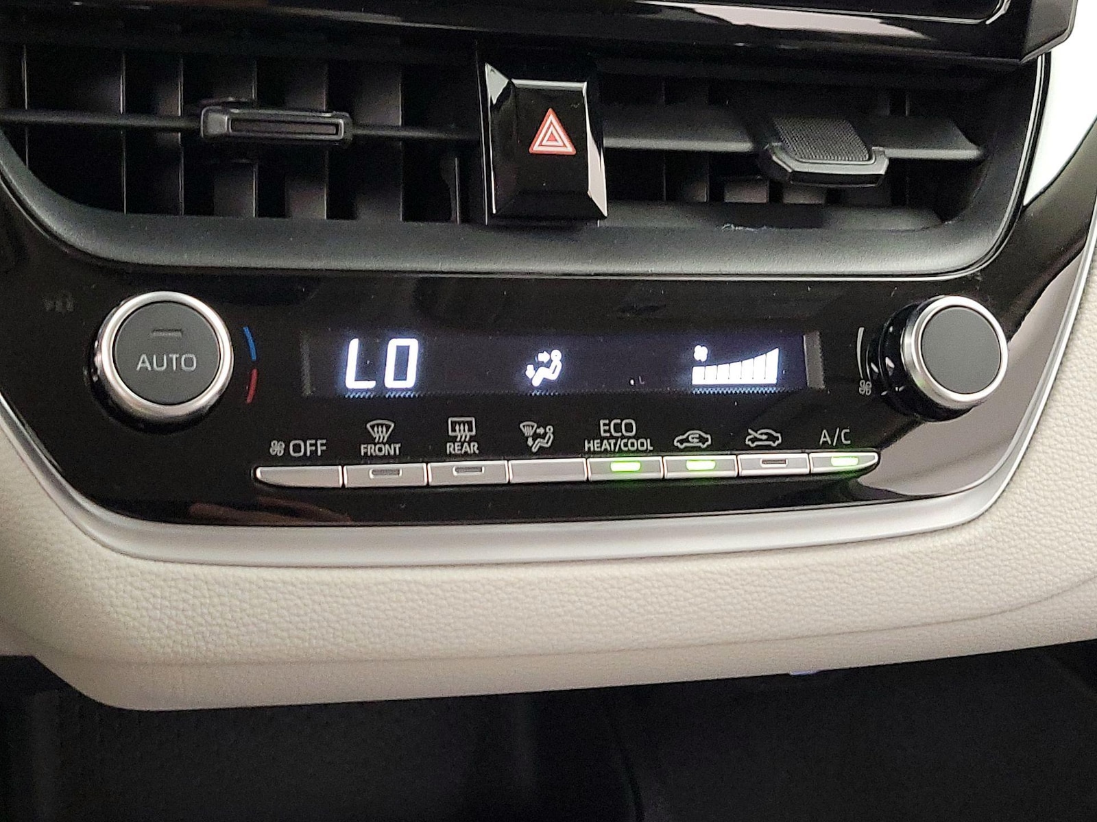 2024 Toyota Corolla LE - Photo 17