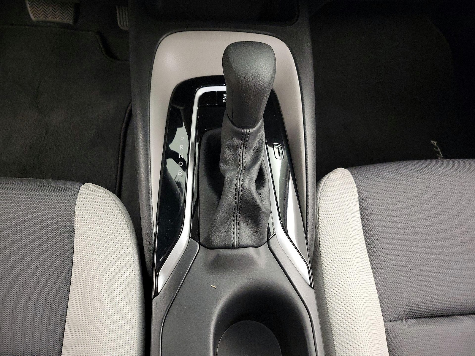 2024 Toyota Corolla LE - Photo 18