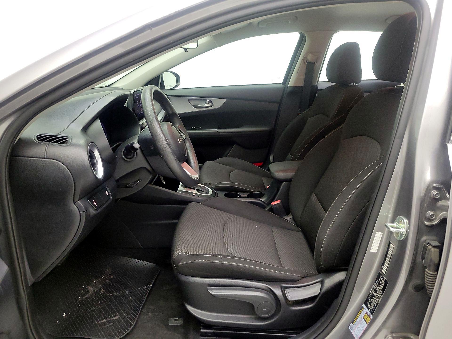 Thumbnail: 2023 Kia Forte - 9