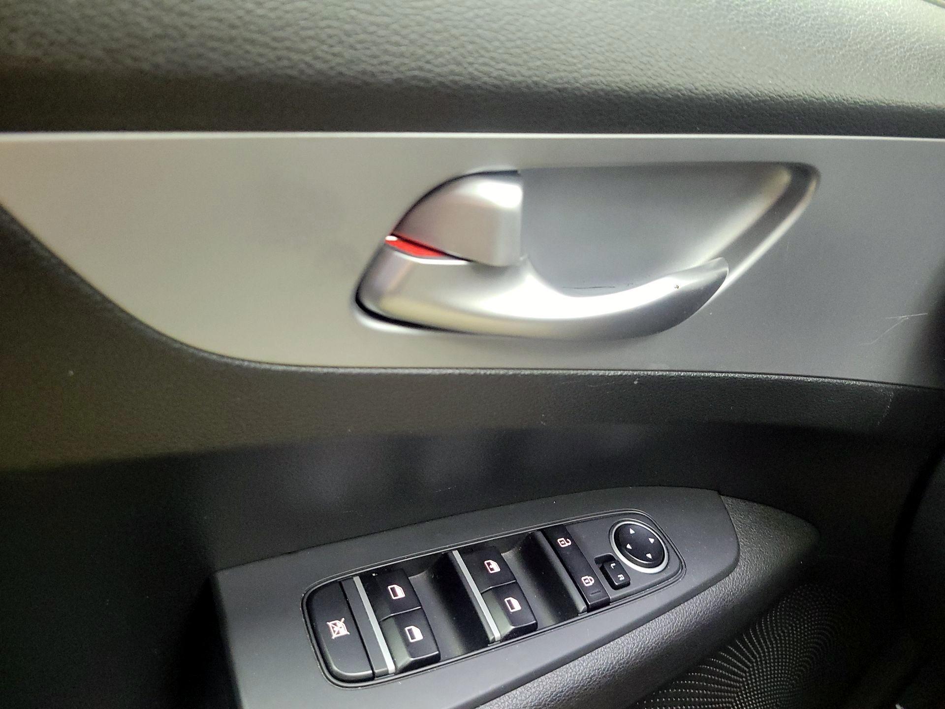 Thumbnail: 2023 Kia Forte - 10