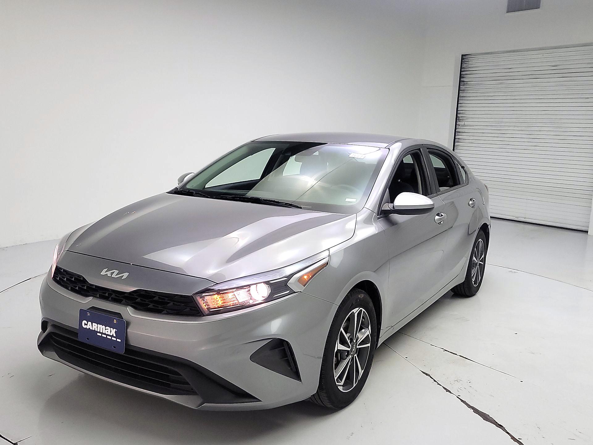 Thumbnail: 2023 Kia Forte - 3