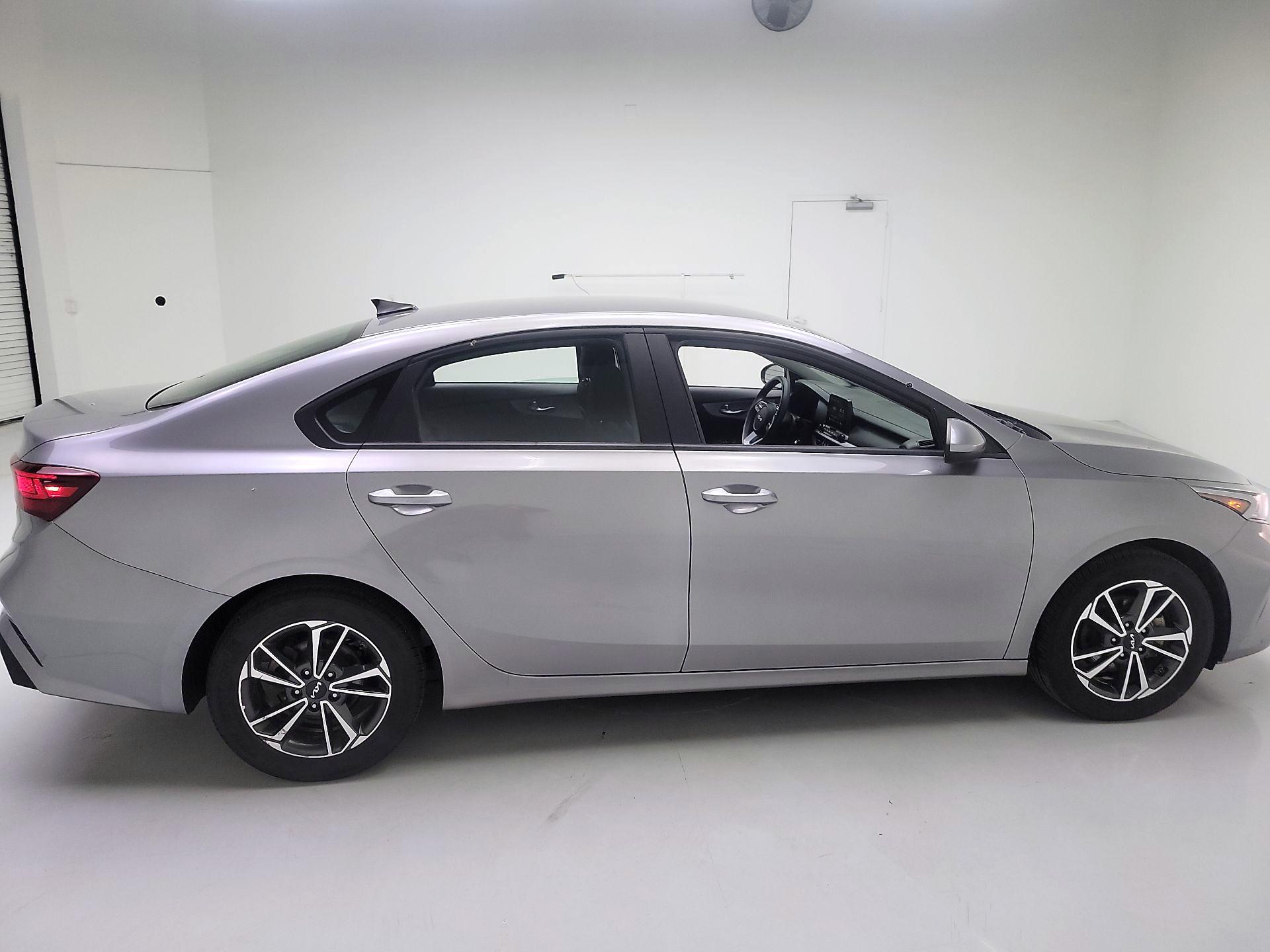 Thumbnail: 2023 Kia Forte - 4