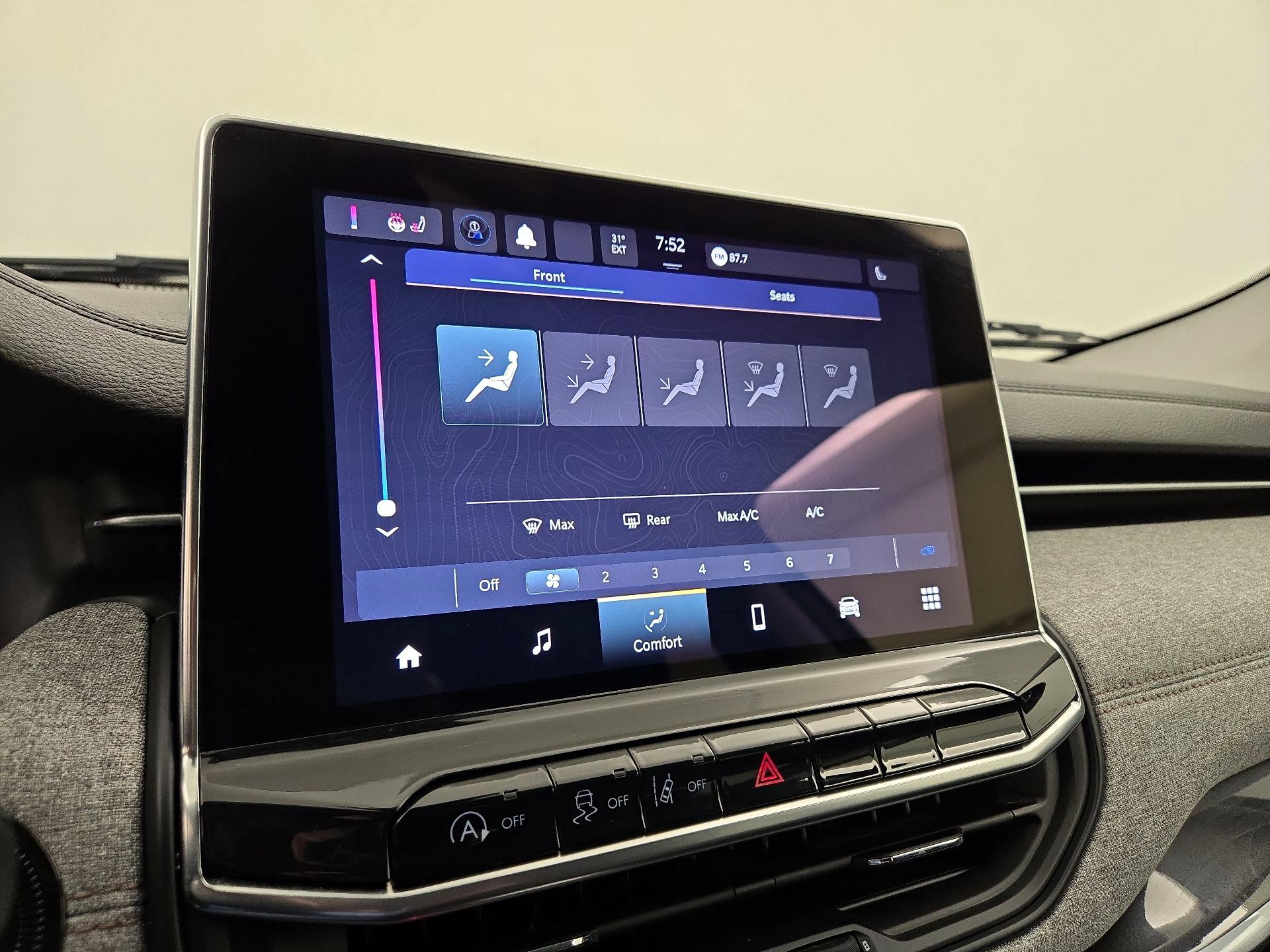 Thumbnail: 2022 Jeep Compass - 16