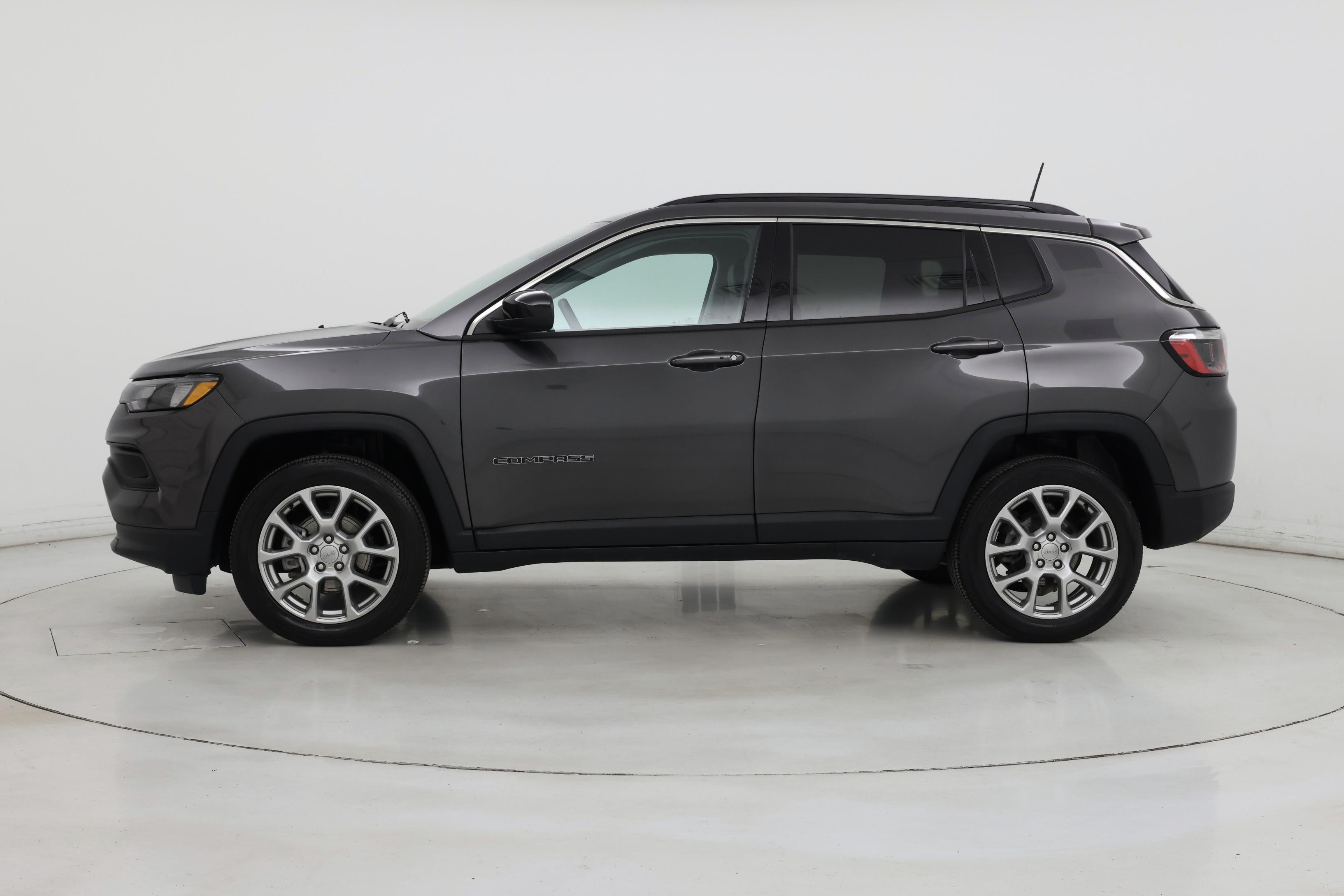 Thumbnail: 2022 Jeep Compass - 3
