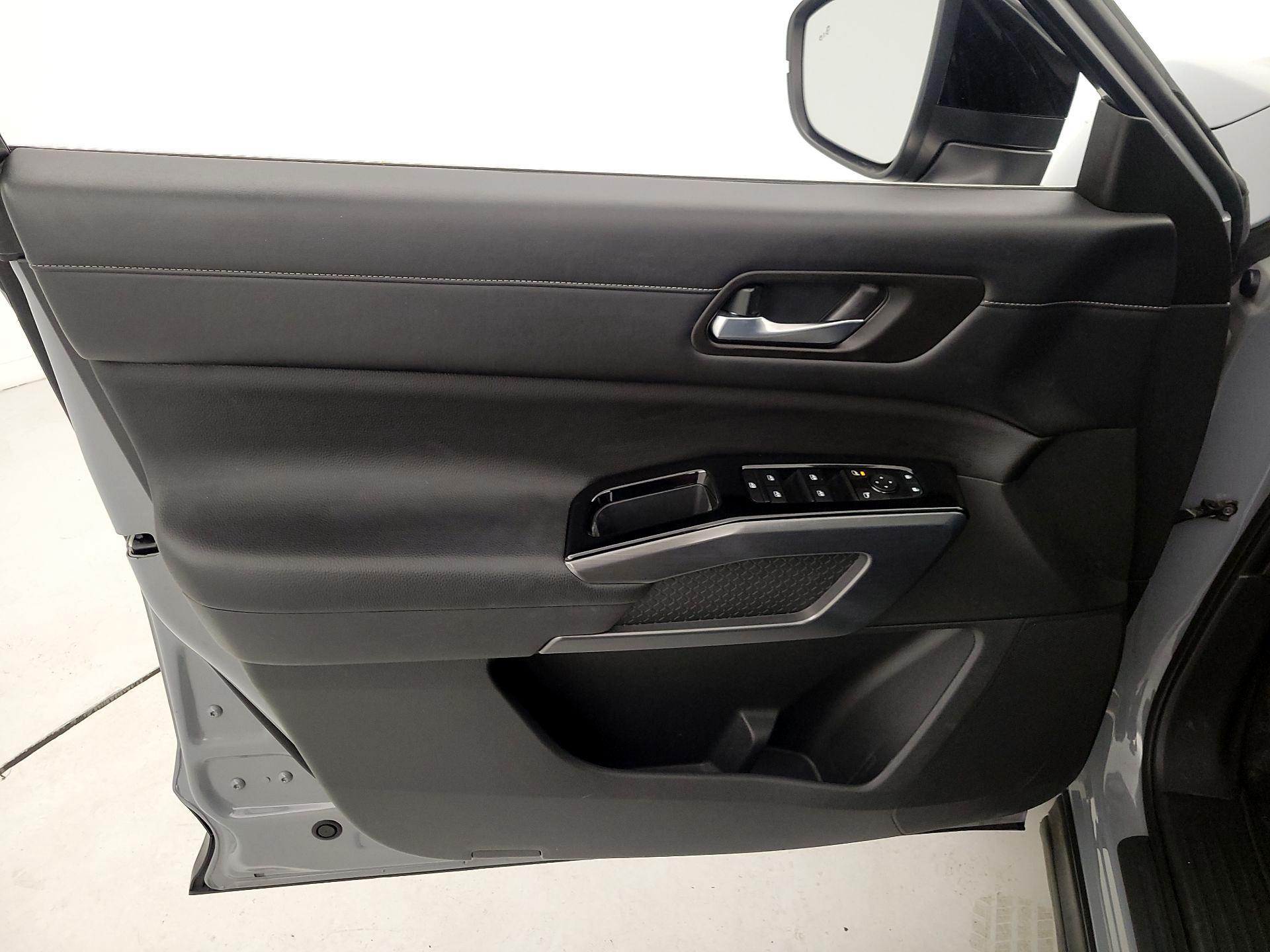 Thumbnail: 2023 Nissan Pathfinder - 12