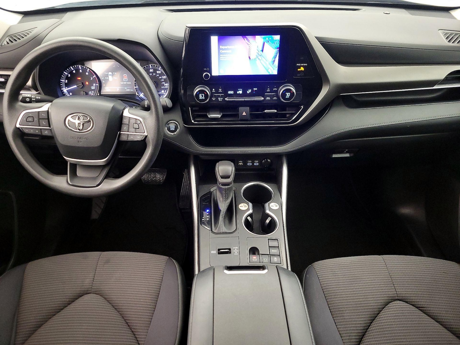2023 Toyota Highlander L - Photo 10