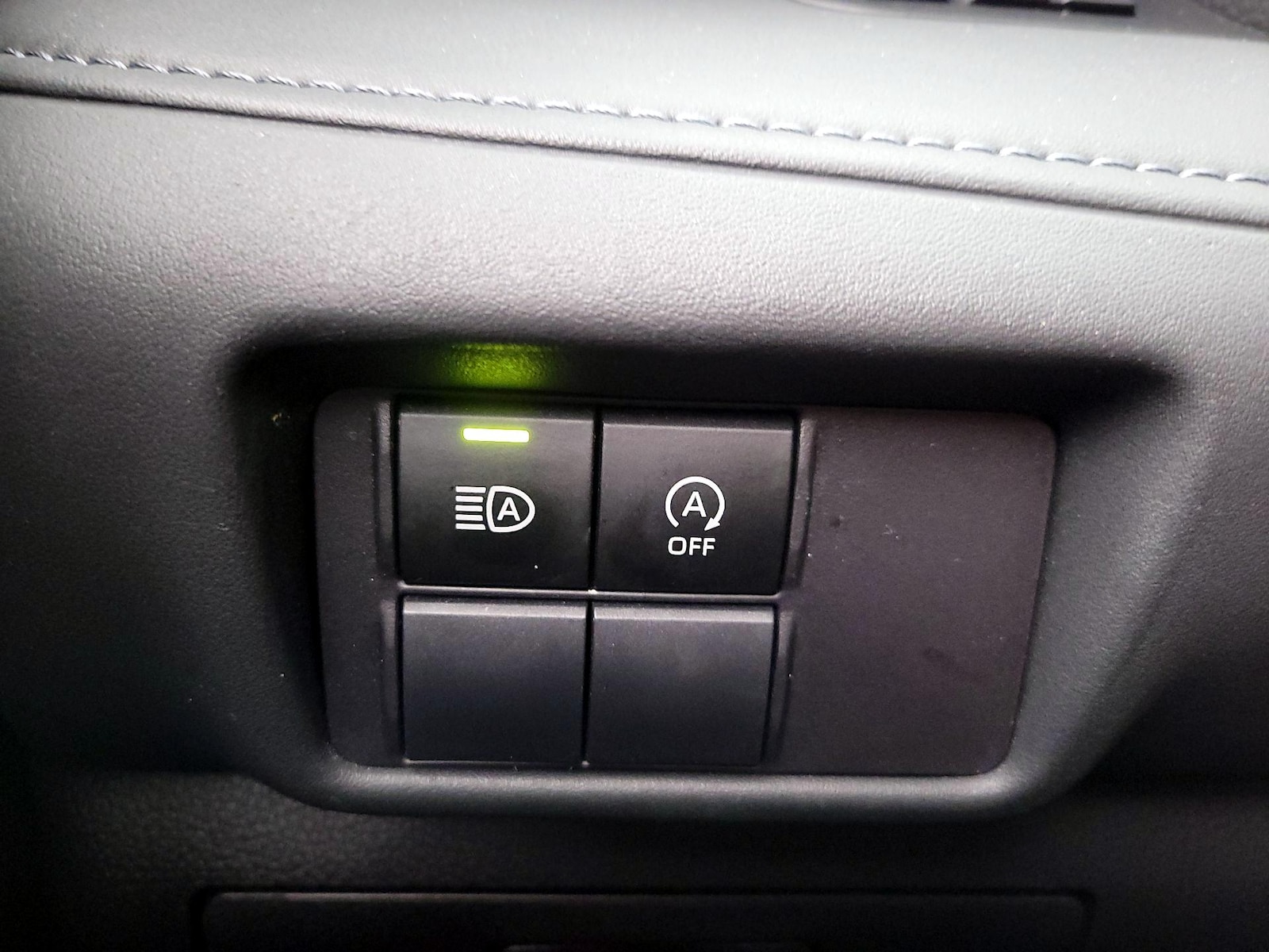 2023 Toyota Highlander L - Photo 14