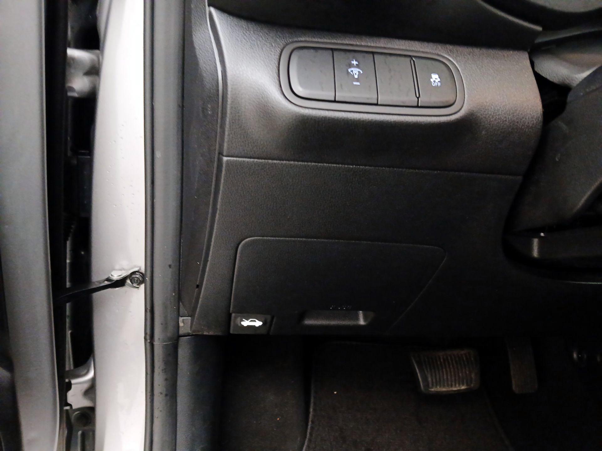 Thumbnail: 2023 Hyundai Venue - 13