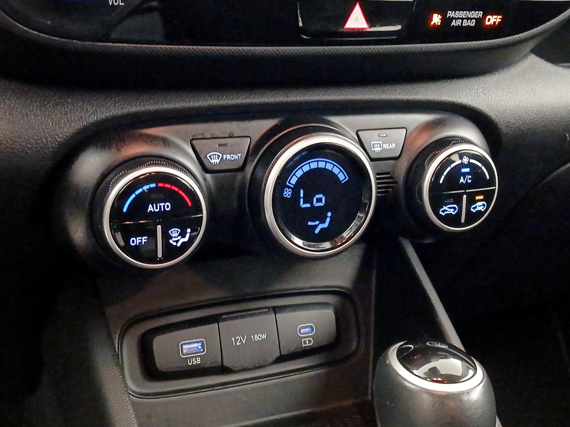 Thumbnail: 2023 Hyundai Venue - 16