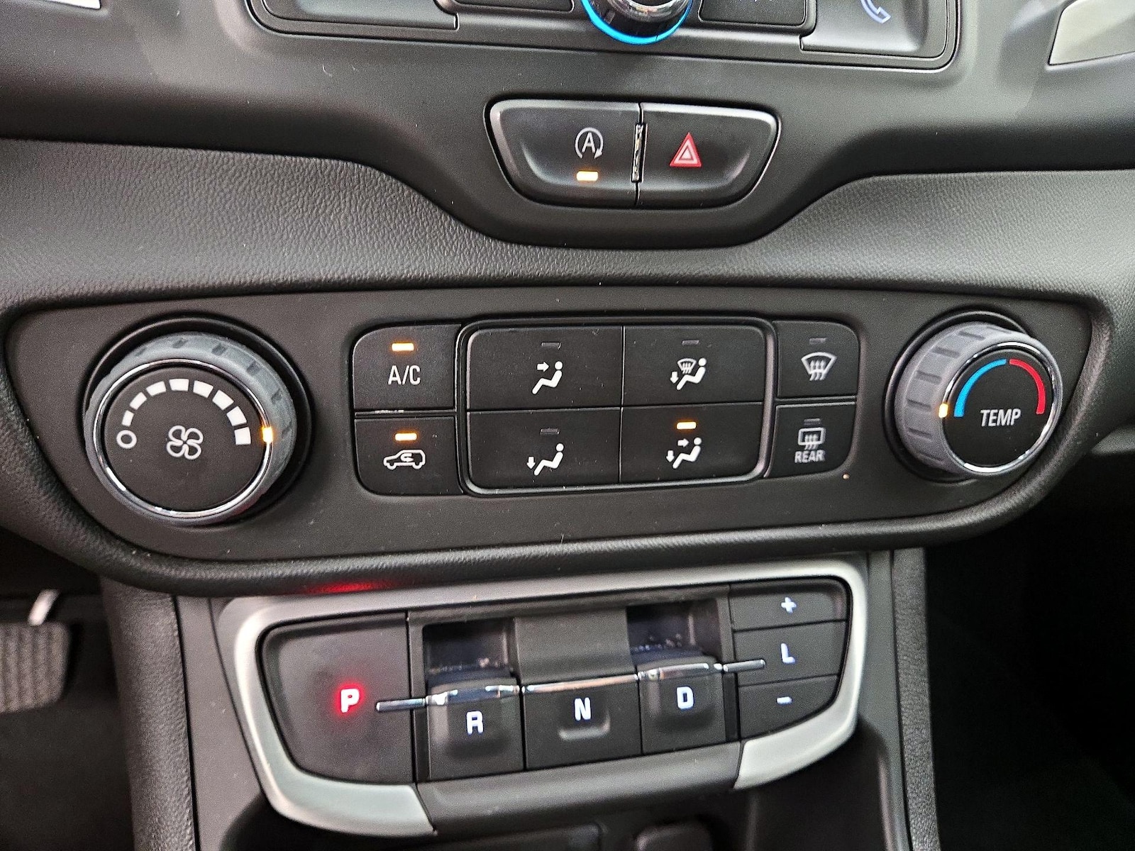 2022 GMC Terrain SLE - Photo 17