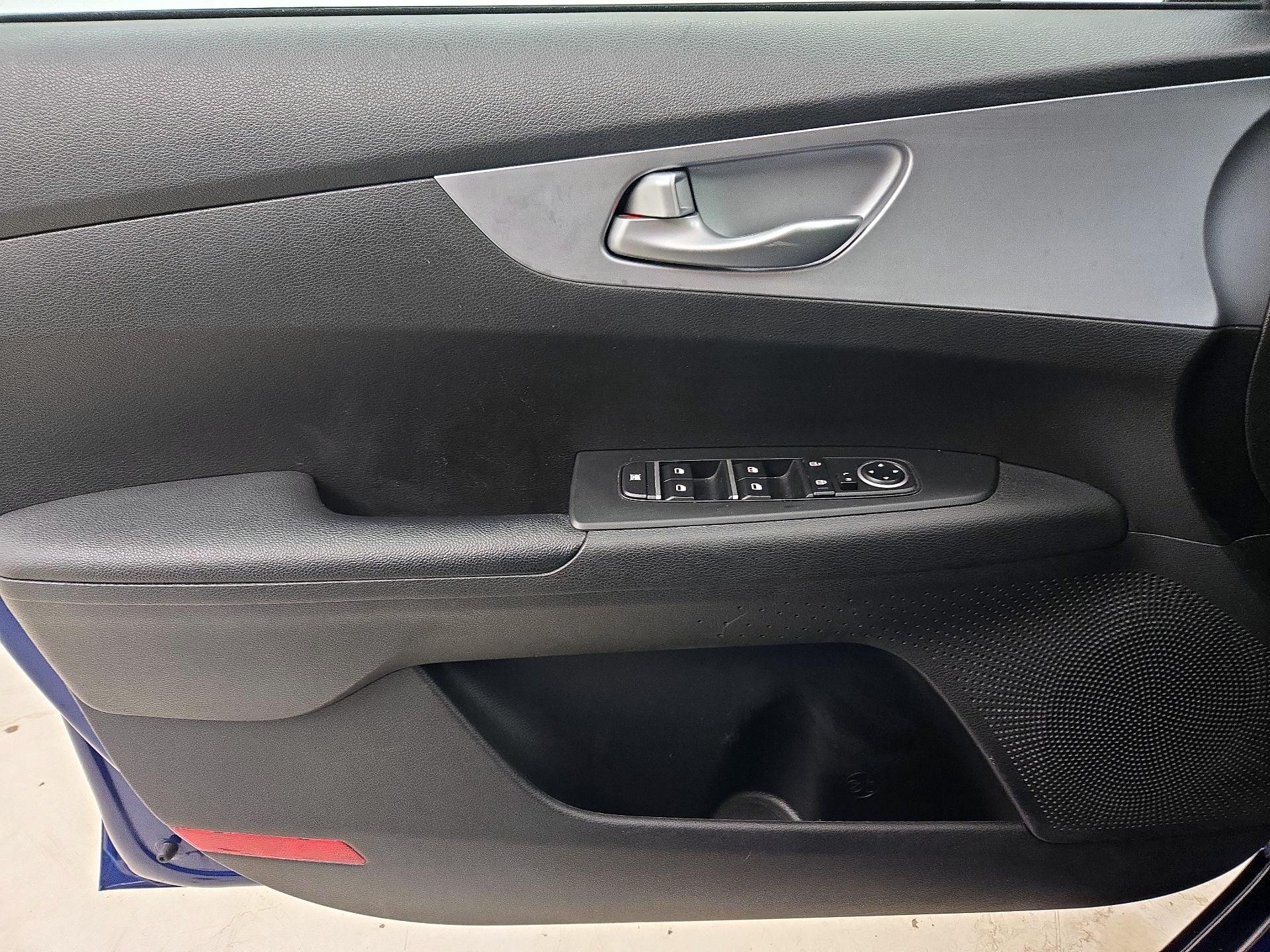 Thumbnail: 2023 Kia Forte - 12