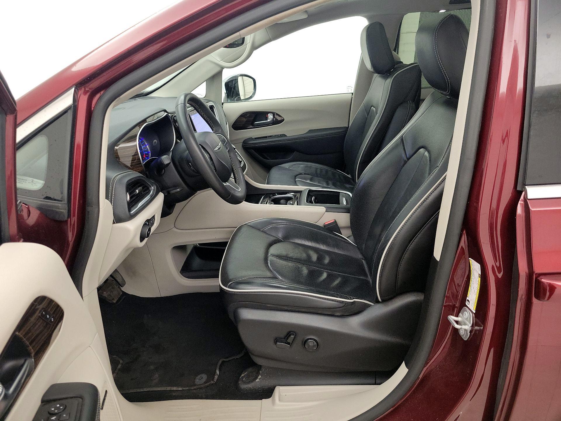 Thumbnail: 2023 Chrysler Pacifica - 11