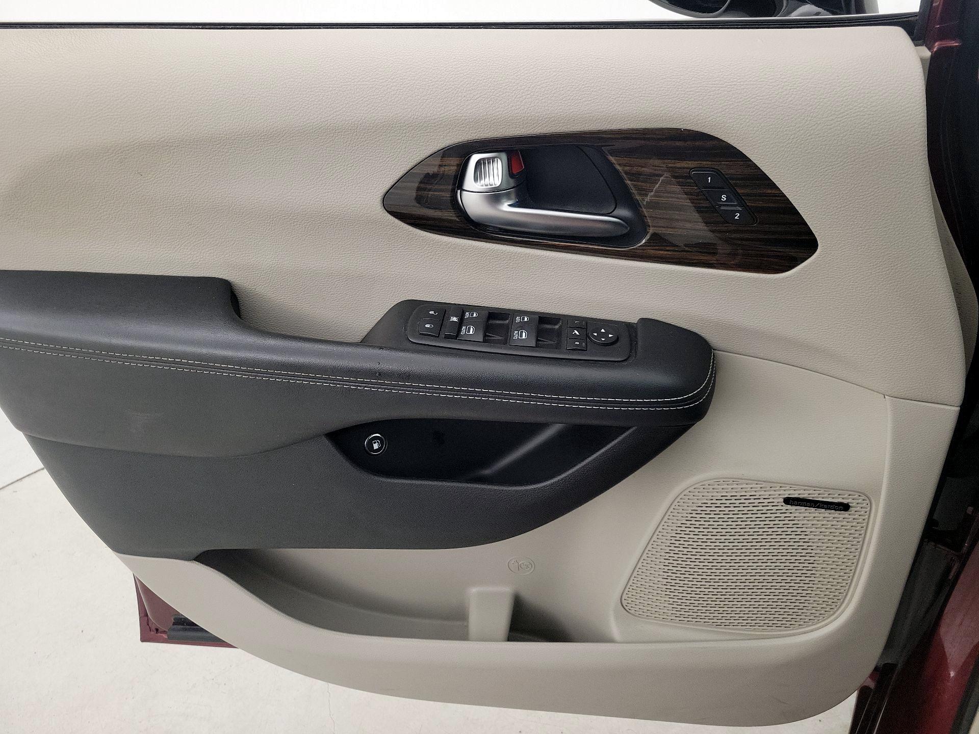 Thumbnail: 2023 Chrysler Pacifica - 12