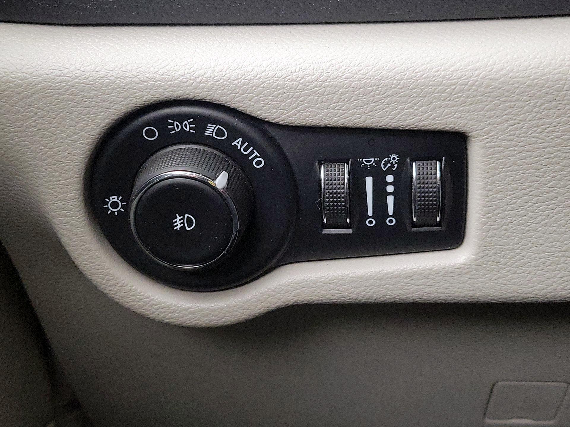 Thumbnail: 2023 Chrysler Pacifica - 13