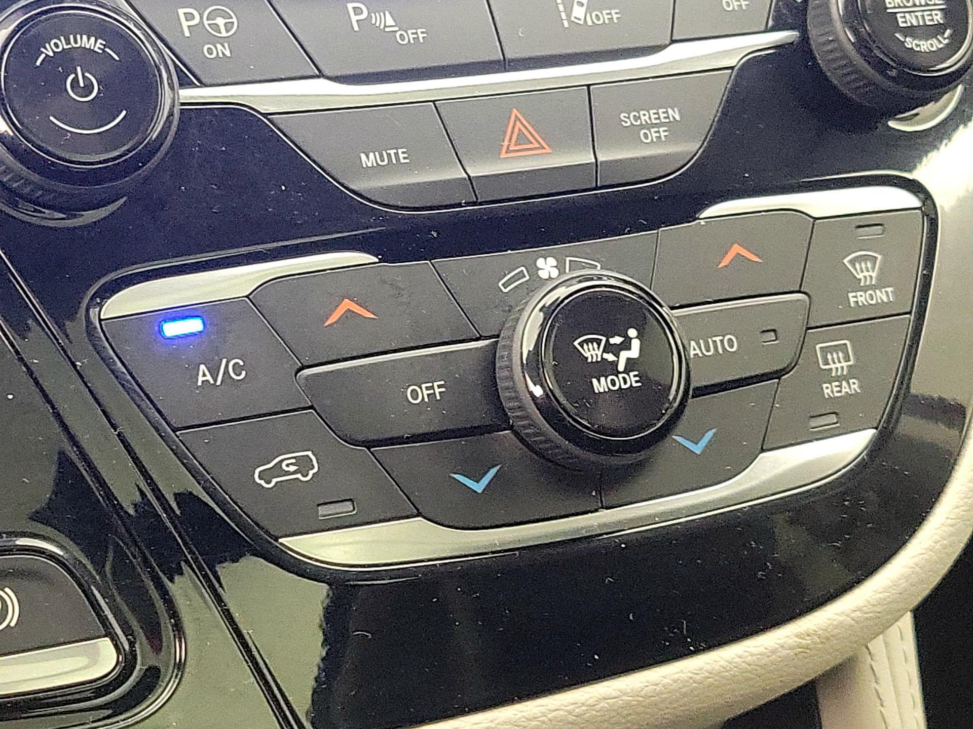 Thumbnail: 2023 Chrysler Pacifica - 17