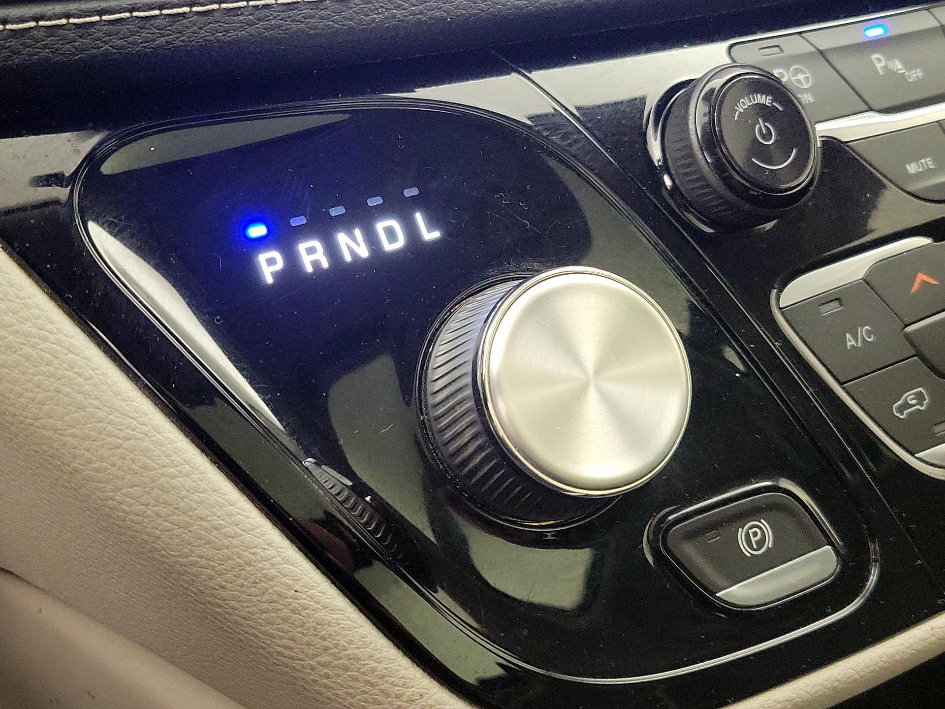 Thumbnail: 2023 Chrysler Pacifica - 18