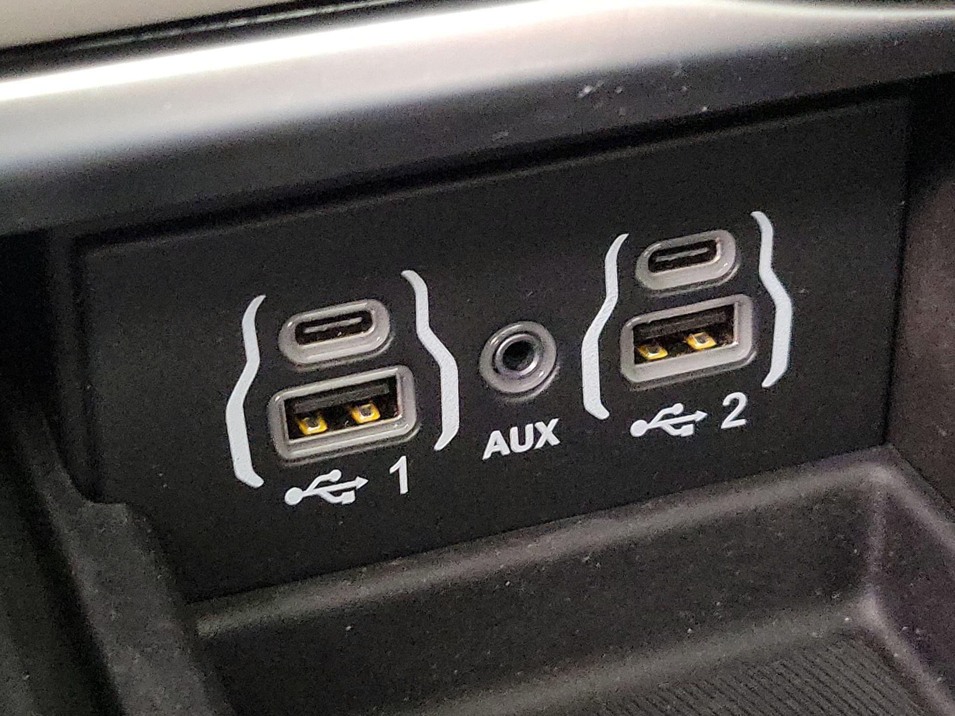 Thumbnail: 2023 Chrysler Pacifica - 19