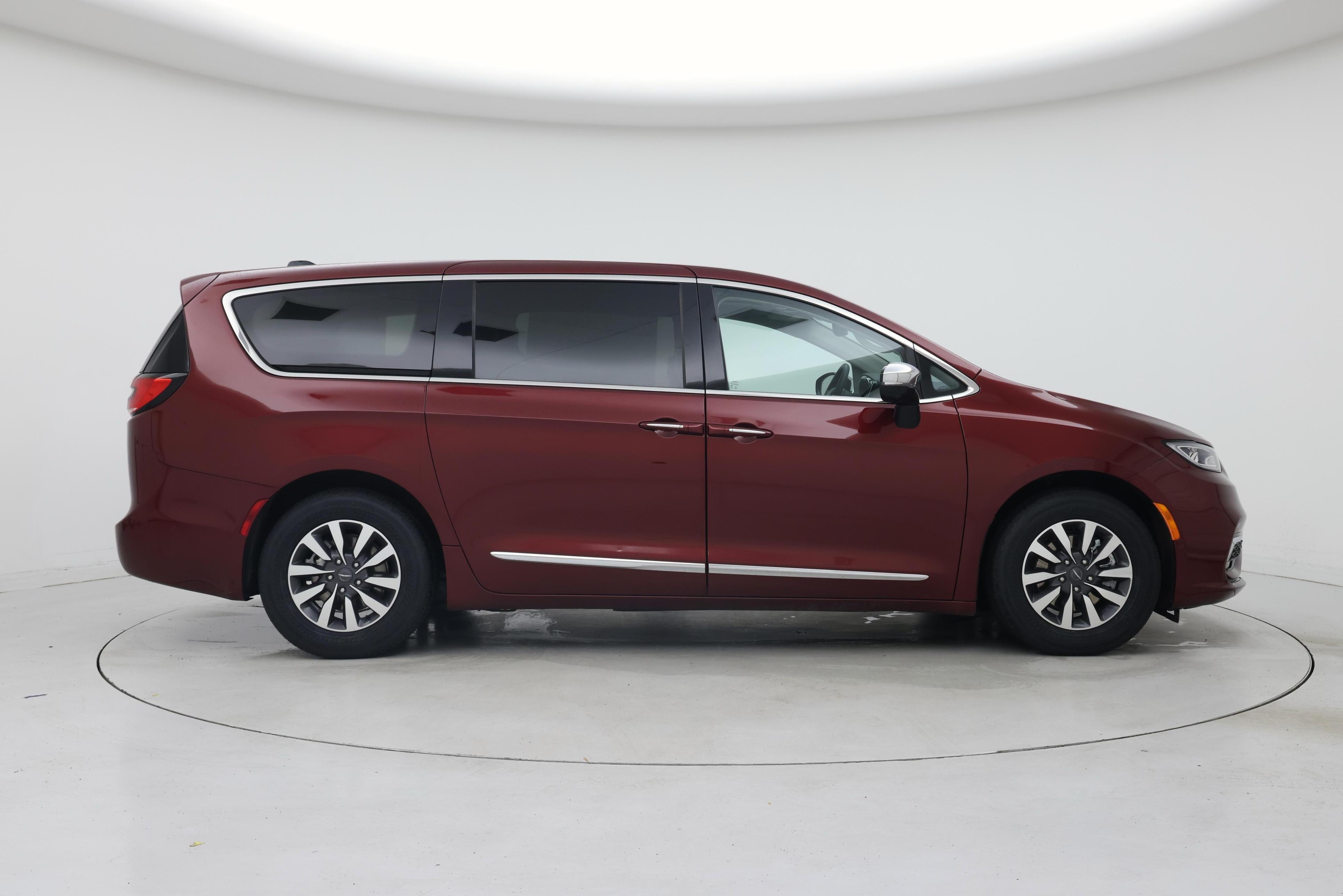 Thumbnail: 2023 Chrysler Pacifica - 7