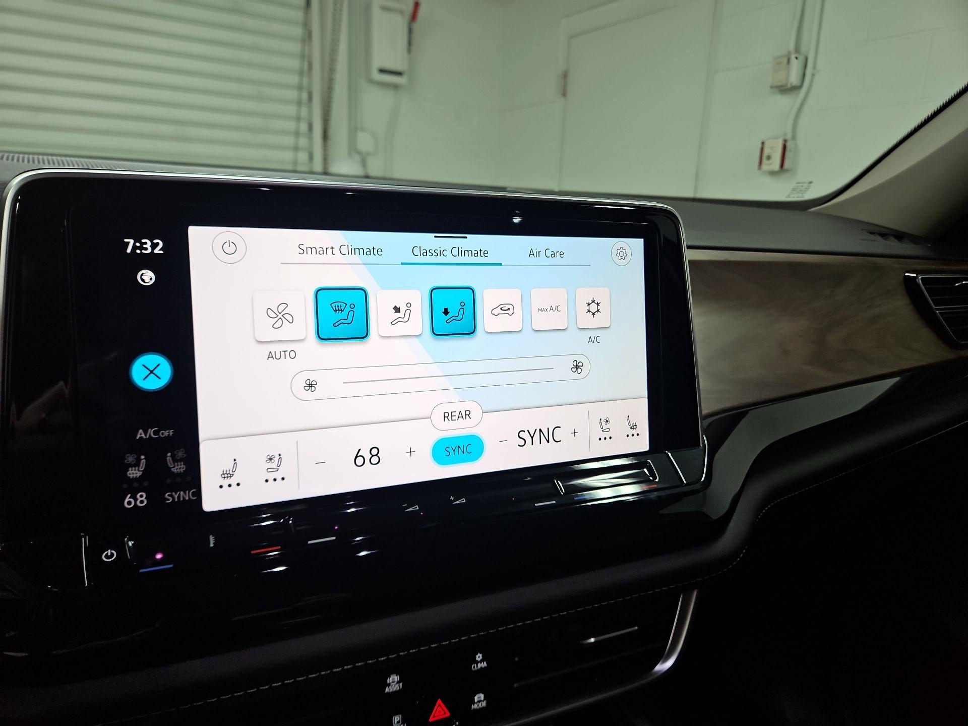 Thumbnail: 2024 Volkswagen Atlas - 16