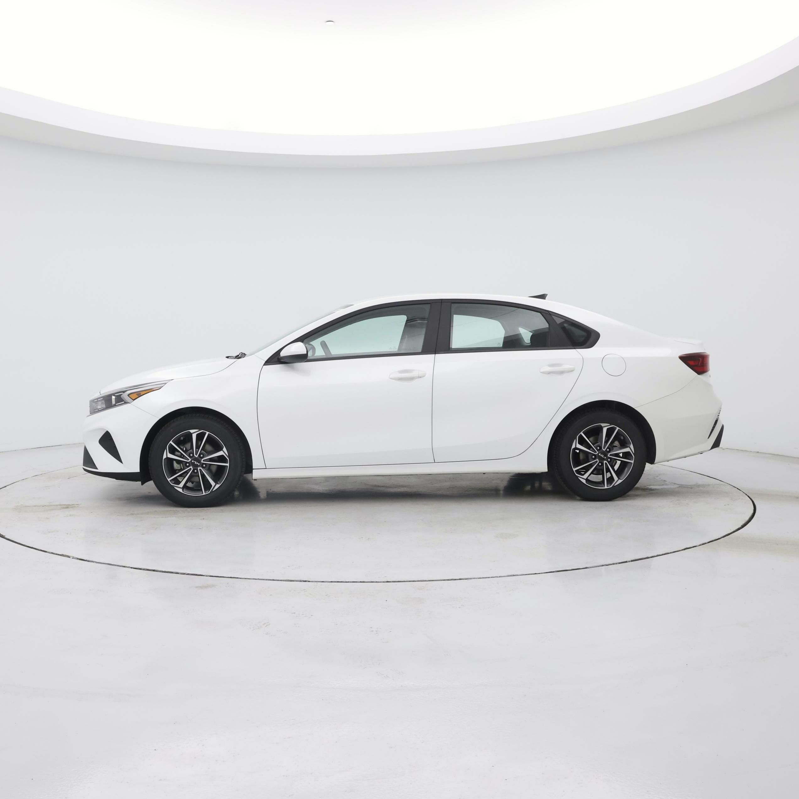 Thumbnail: 2024 Kia Forte - 3