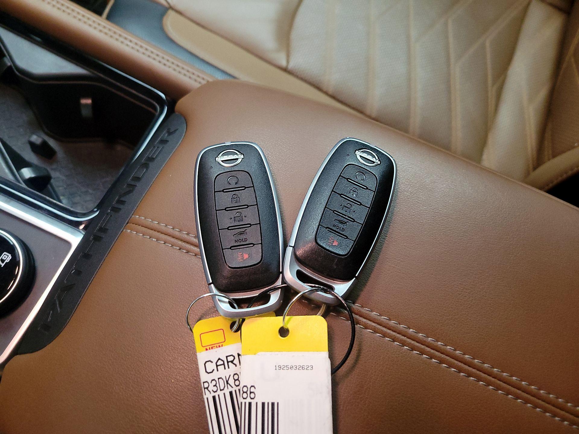 Thumbnail: 2023 Nissan Pathfinder - 18