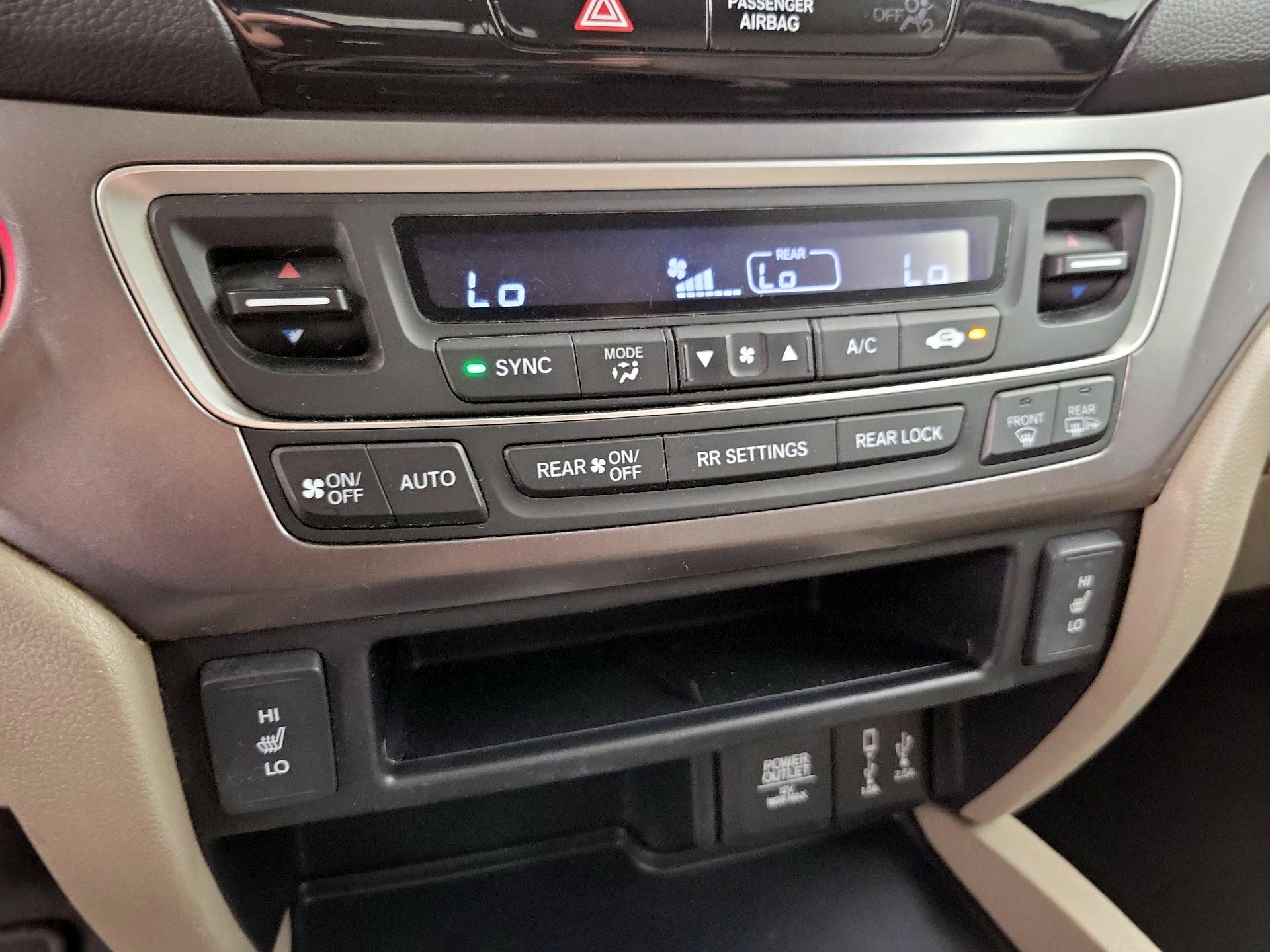 Thumbnail: 2017 Honda Pilot - 16