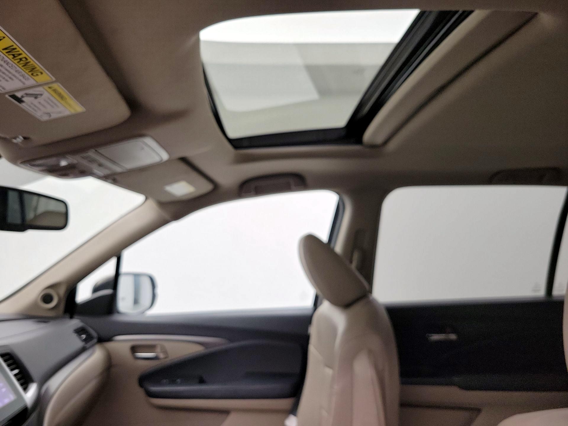 Thumbnail: 2017 Honda Pilot - 19