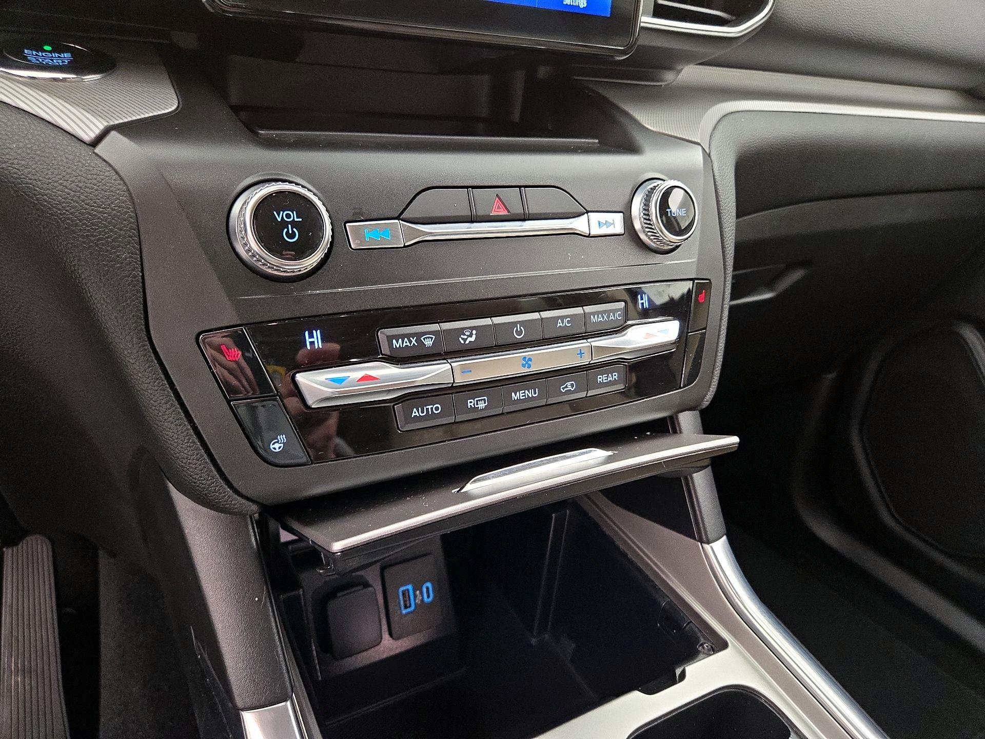 Thumbnail: 2020 Ford Explorer - 16