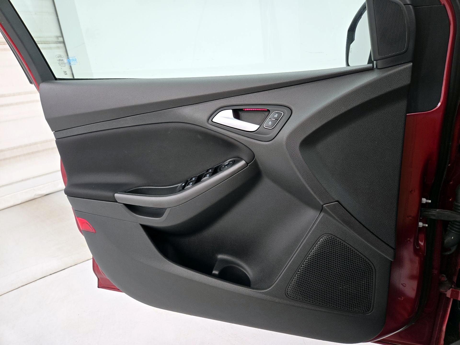 Thumbnail: 2017 Ford Focus - 12