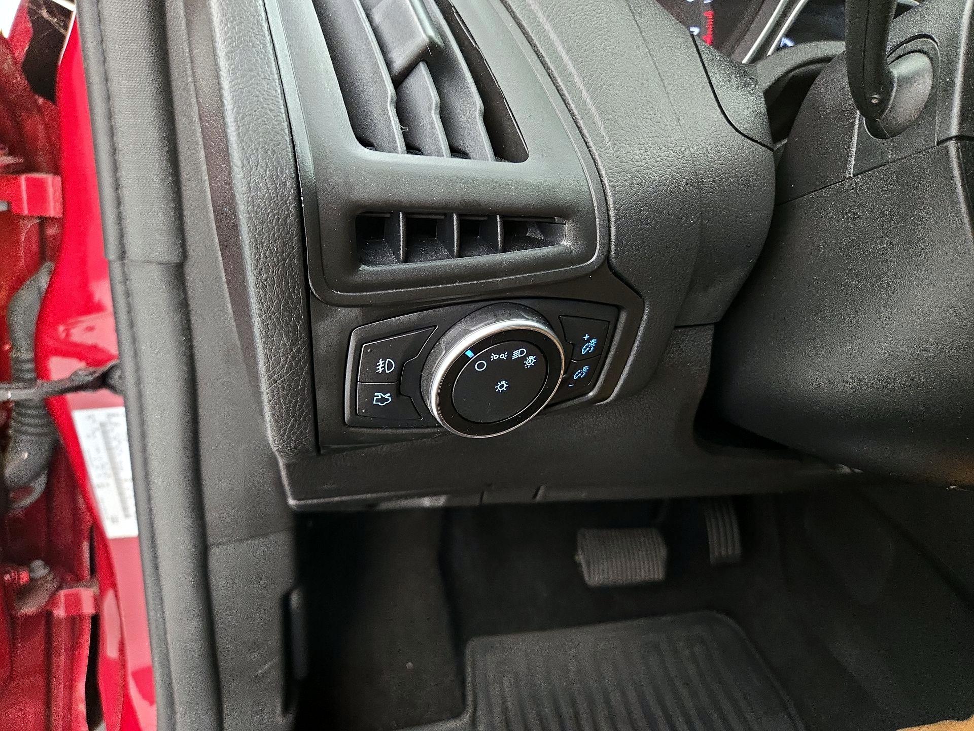 Thumbnail: 2017 Ford Focus - 13