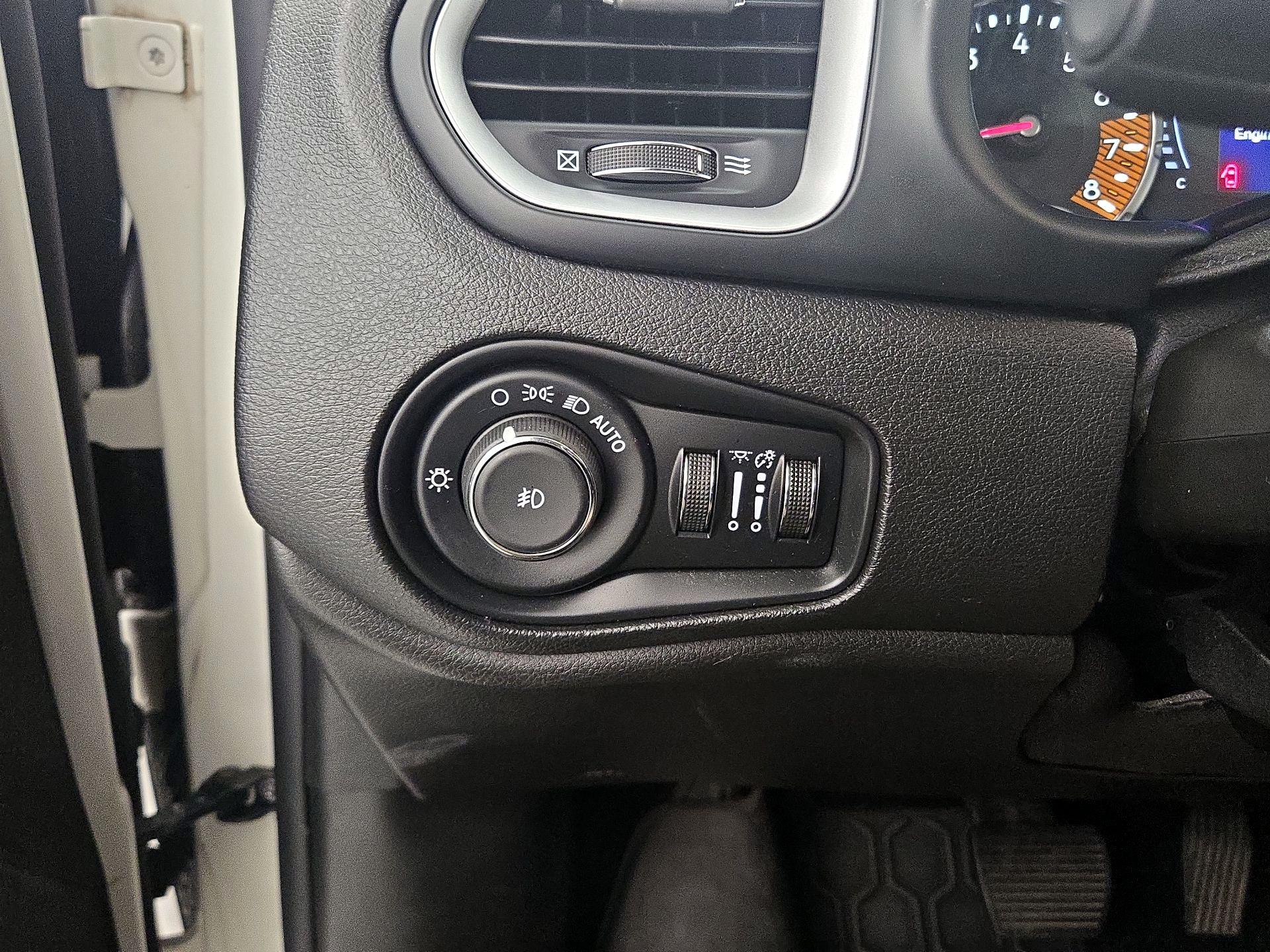 Thumbnail: 2020 Jeep Renegade - 13