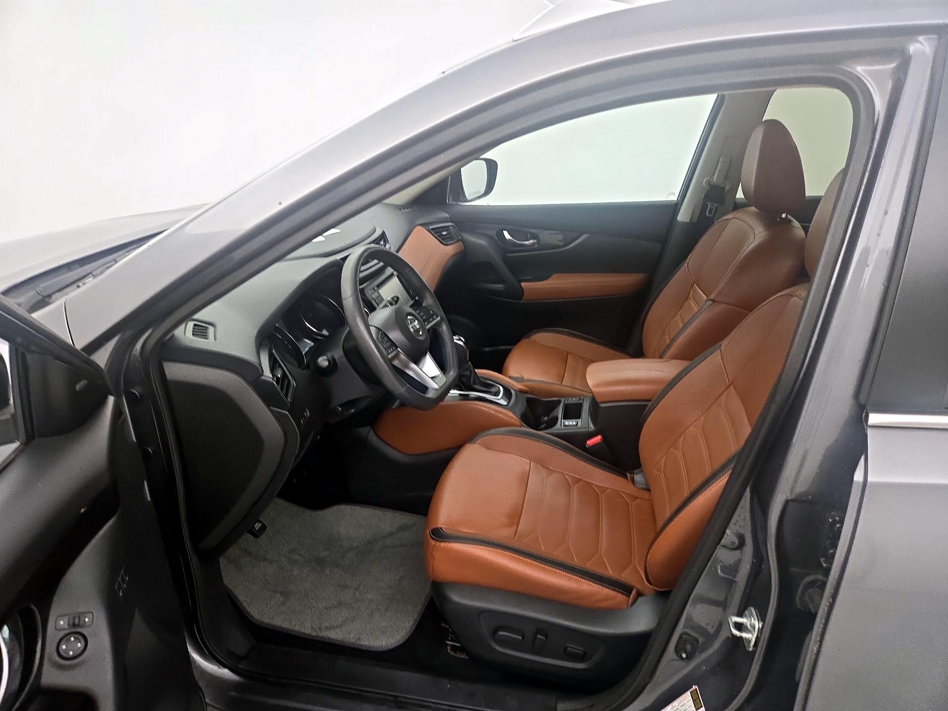 Thumbnail: 2017 Nissan Rogue - 11