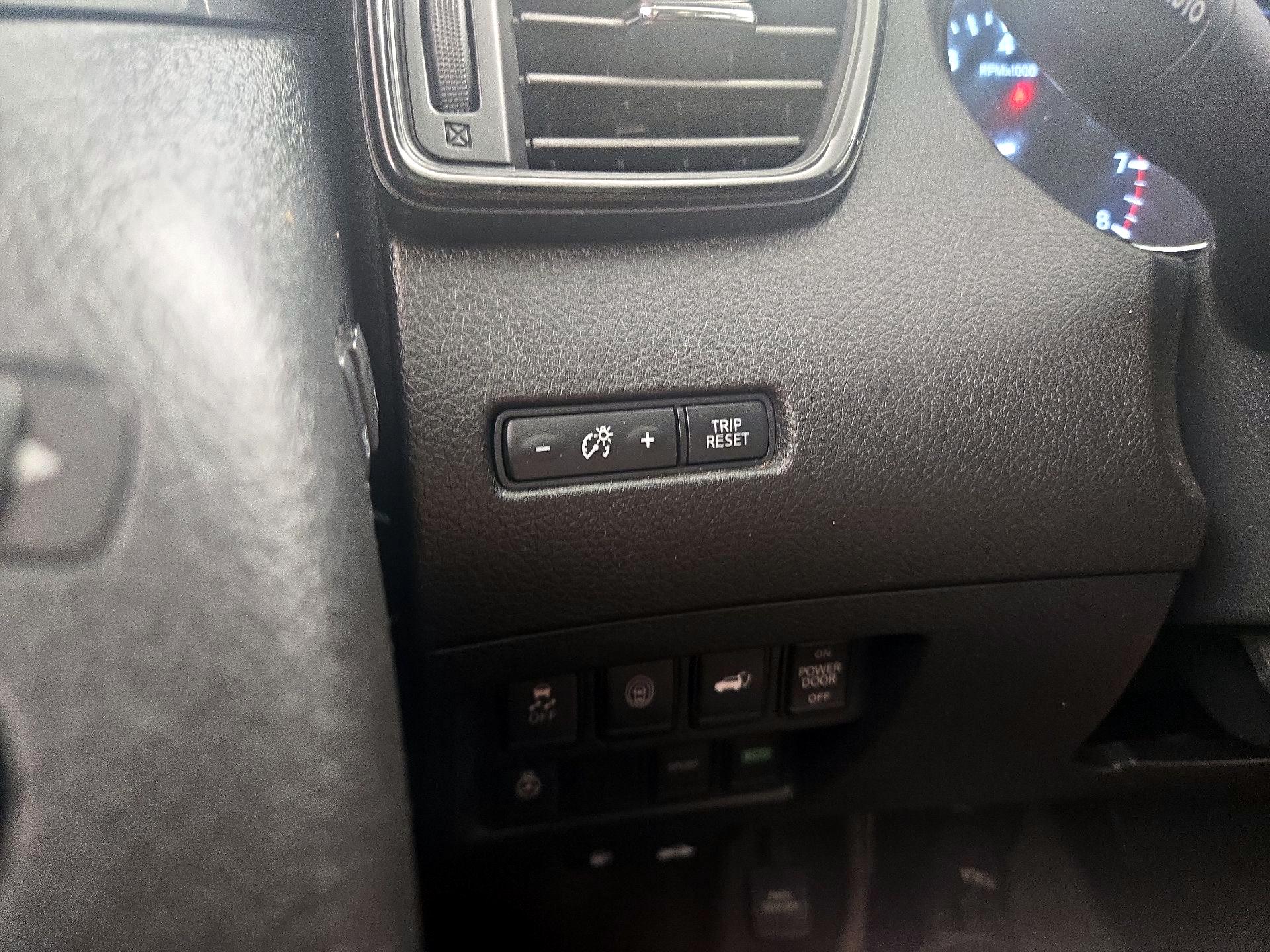 Thumbnail: 2017 Nissan Rogue - 13