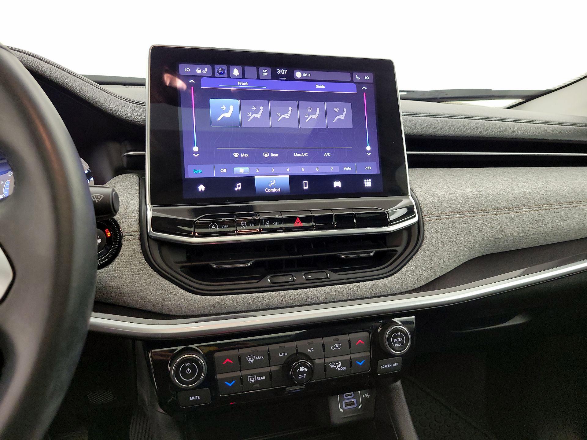 Thumbnail: 2022 Jeep Compass - 16