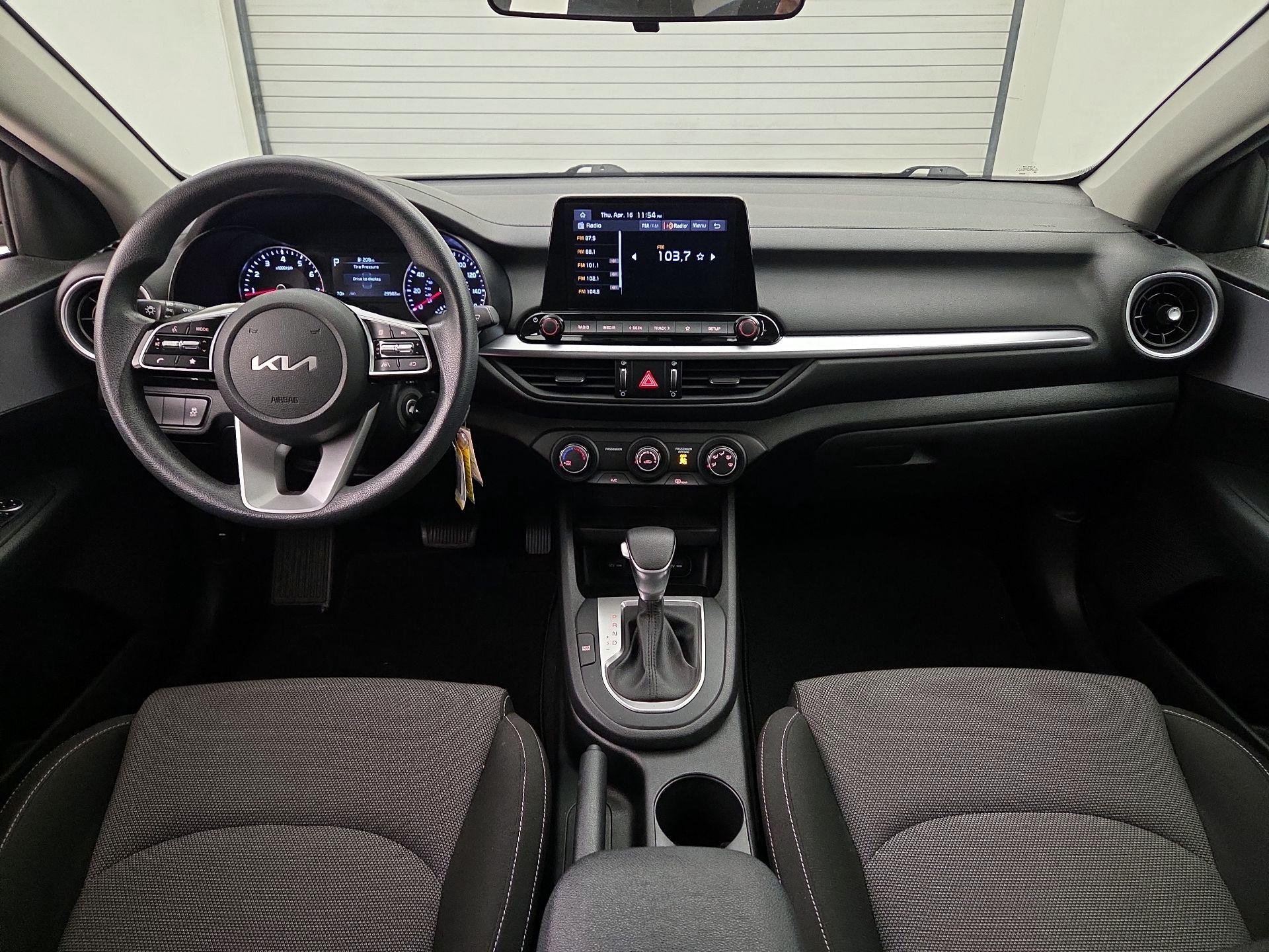 Thumbnail: 2022 Kia Forte - 9