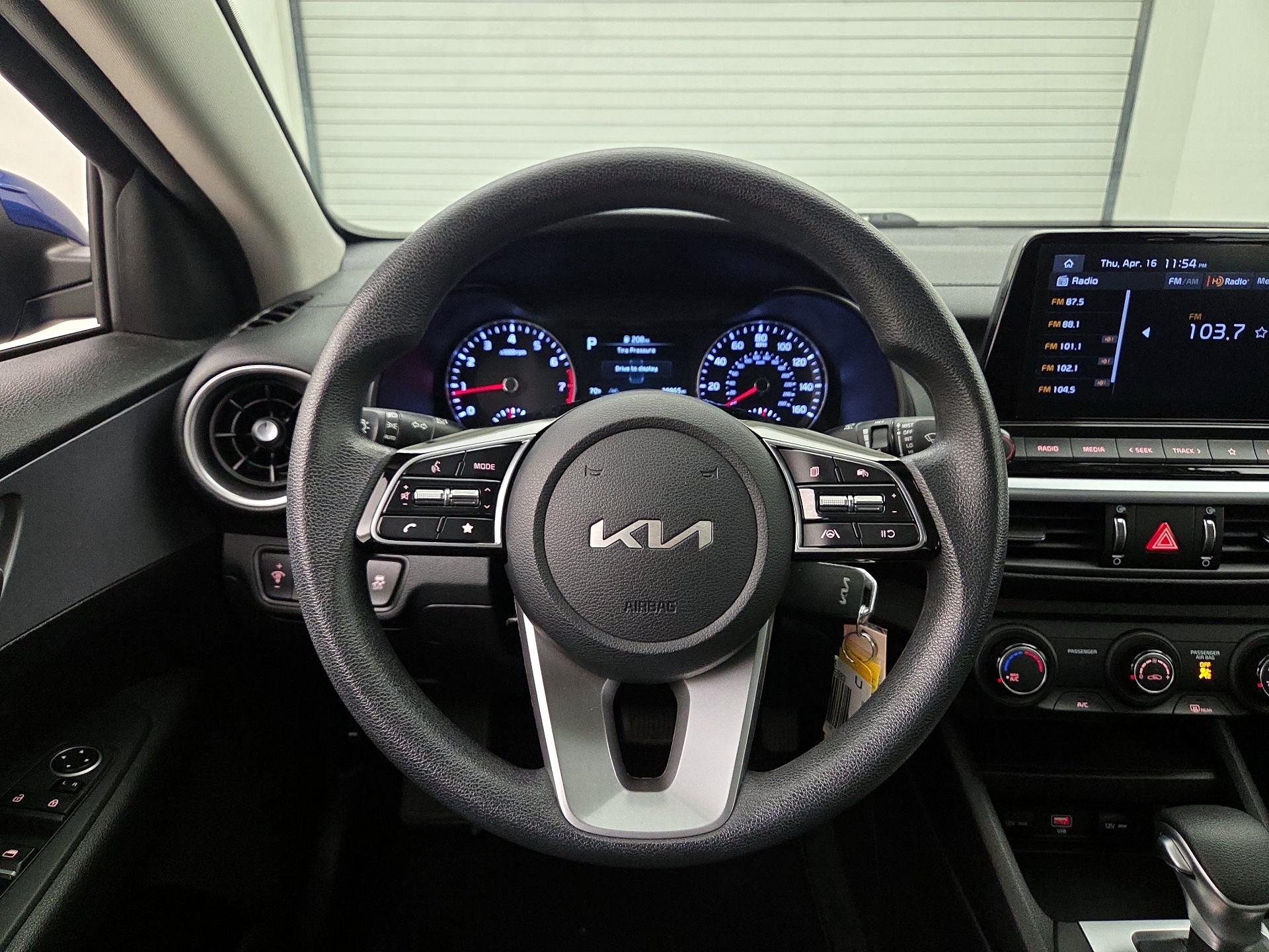 Thumbnail: 2022 Kia Forte - 10