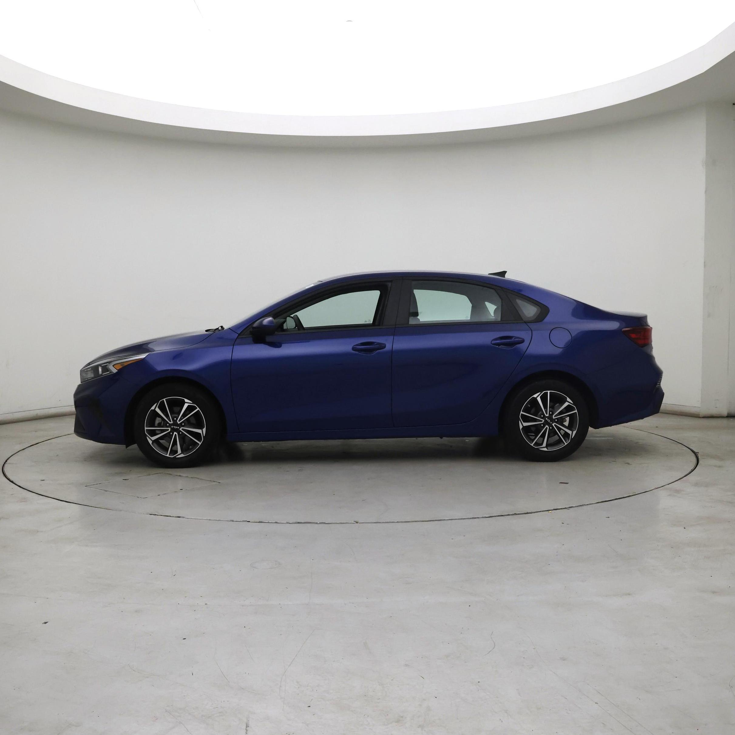 Thumbnail: 2022 Kia Forte - 3